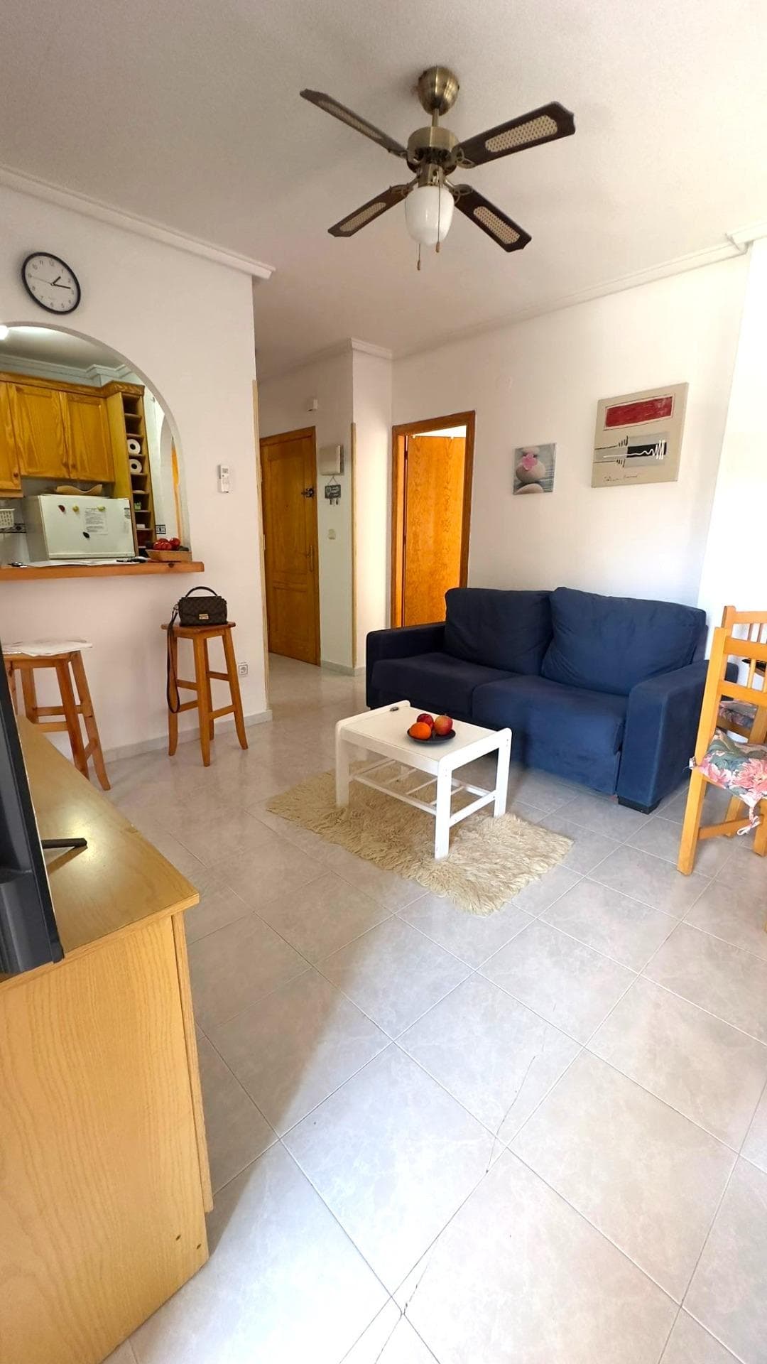 This charming apartment, located in the El Acequión area of Torrevieja, offers you the perfect opportunity to enjoy the coastal lifestyle without giving up any comfort. Just 200 meters from the beach and surrounded by all essential services (restaurants, shops, medical centers, and leisure facilities), this property is ideal both as a permanent residence, for unforgettable holidays, or as a secure investment with high rental profitability. Situated on the first floor with elevator access, the property stands out for its smart layout and fantastic east-facing orientation, which fills every room with natural light. Spacious and welcoming living-dining room. From here, you have direct access to a magnificent corner terrace with side views, the perfect spot to relax or enjoy the sea breeze. The apartment features a fully equipped kitchen connected to the living room. It also offers two spacious and bright double bedrooms, as well as a full bathroom. To make everyday life even more comfortable, the property includes a private closed garage and an independent storage room in the same building, a highly valuable advantage in beach areas, allowing you to avoid parking problems and enjoy extra storage space. An added advantage? If you do not require the parking space, there is the possibility of purchasing the property without the garage for a lower price (conditions upon request). Contact us today to arrange a viewing and discover its full potential in person.