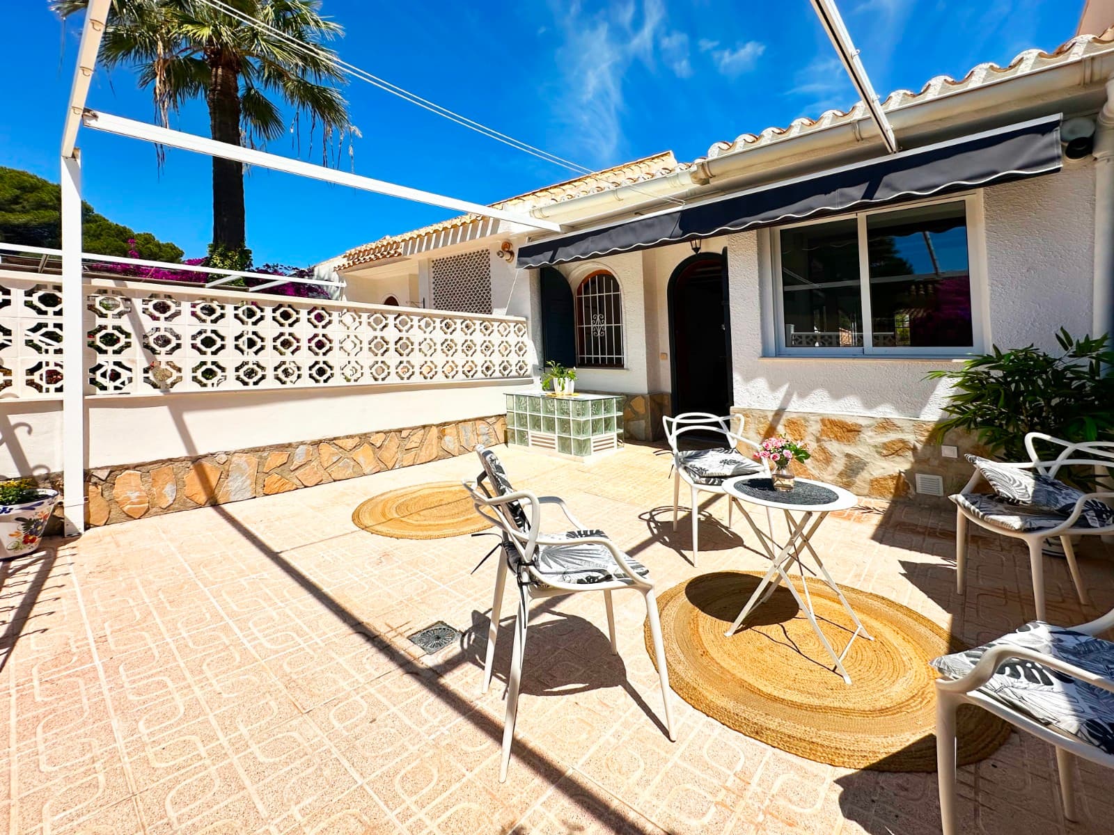 Unique Opportunity. Orihuela Costa. Beautifull terraced villa for sale. If you’re seriously considering buying a property here in Spain, now is an ideal time to take advantage of a buoyant market, grab a bargain, and secure your investment for the future.This Mediterranean style terraced Villa on 2 levels, offers south front garden with BBQ area, a stylish living room with fireplace and underfloor heating and privat terrace. American style kitchen with breakfast bar, Guest toilet with shower and separate storage.On the lower level, you can enjoy a master bedroom with direct access to the private back garden with a fantastic Spa. This property is looking for a new owner, to enjoy their holiday home or perhaps full-time family home in the established and prestigious Urbanisation of La Zenia, situated in the perfect location for all amenities, shops, bars, supermarkets and the very popular 'Blue Flag' beach of La Zenia are just a stroll away. 