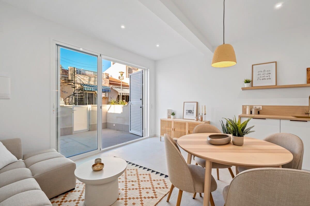 Stunning renovated bungalow without upstairs neighbors for sale in a suburb of Torrevieja.This bungalow has an open terrace with chill-out corner. This is a quiet neighborhood with ample communal parking. The new La Siesta recreational park with paddle and tennis courts, skating and cycling paths, playground for the little ones, etc. lies within walking distance.This house features a bright living room with a renovated integrated fitted kitchen with a dining area, a utility room, 2 bedrooms, and 1 bathroom with walk-in shower. An external spiral staircase leads to the roof terrace with views of the salt lakes. Sold furnished. Air conditioning.No community fees.El Chaparral is a quiet and tranquil area in the surroundings of Torrevieja. Next to the Natural park and only 6 km away from the beaches of Torrevieja and La Mata it's within walking distance to all kind of amenities and services, like restaurants, bars, supermarkets, pharmacies, a water park and a public clinic. It is the ideal location to enjoy the sun and commodities of living in Torrevieja but avoiding the noises and traffic of living in the center of the town.