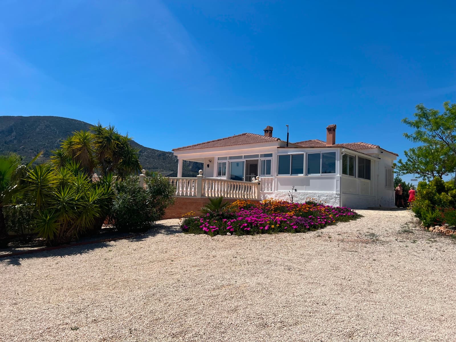 This superb villa in perfect condition is located halfway between the 2 villages of La Romana and Alguena with all amenities (health center, pharmacy, supermarkets, restaurants, weekly market, DIY stores etc) A beautiful terrace overlooking the pool (10x5) and offers extraordinary views of the surrounding mountains. The main villa renovated with taste and quality materials consists of a spacious veranda (30m2), a living room, a dining room, a kitchen, a pantry, 3 bedrooms and 2 bathrooms including one en suite. It benefits from air conditioning, gas central heating and an internet connection. On the side of the property there is also a chalet with an additional bedroom (9,5m2) with a toilet and a shed (10m2). There is also another construction of 28m2 including a carport and a laundry/shed. This property is connected to the power grid but also has 10 photovoltaic panels and a 5kw inverter. A 25,000-liter water depot with a brand new pump ensures the supply of the house. Alicante airport and the coast are about 45 minutes away.