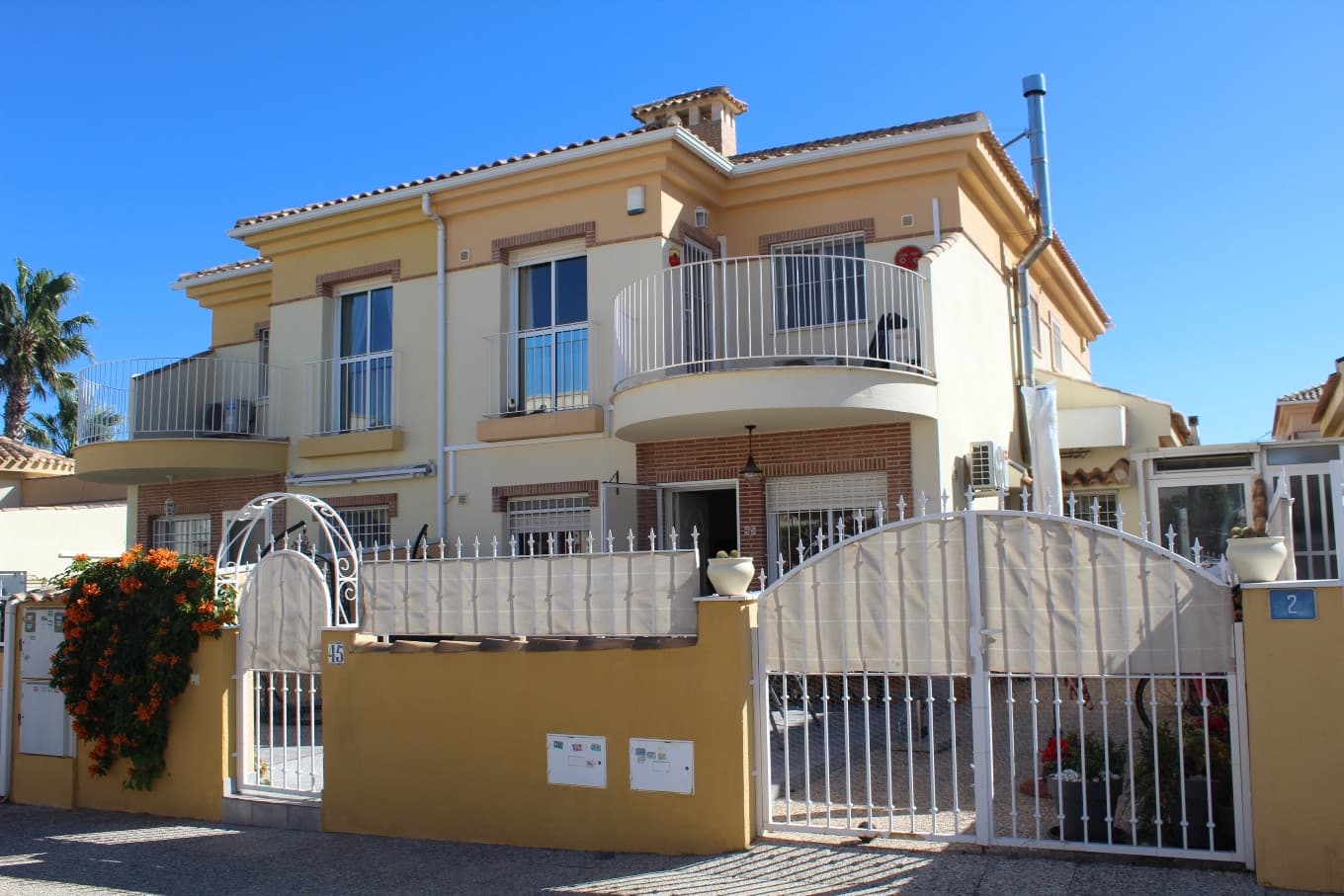 Situated in the highly desirable area of Costa Blanca South, in Orihuela Costa, this well-presented semi-detached house offers an excellent opportunity to enjoy Mediterranean living in a prime and well-connected location.Set on a 115 m² plot and offering 81 m² of well-distributed living space, the property comprises three spacious bedrooms, two bathrooms, a bright and comfortable living and dining area, and a fully equipped kitchen. The villa benefits from air conditioning, window shutters, and is offered part furnished, providing a practical and convenient move-in opportunity. Its west-facing orientation ensures excellent natural light throughout the afternoon and evening. A private parking space within the plot further enhances the property’s functionality and appeal.Residents enjoy access to a beautifully maintained and generously sized communal swimming pool, ideal for relaxation and leisure throughout the year.The location is exceptional. The property is within a 10-minute walk (approximately 800 metres) of Villamartín Plaza, a well-known destination offering a wide range of restaurants, bars, cafés, supermarkets and essential services. Golf enthusiasts will appreciate the proximity to four prestigious courses: Villamartín Golf, Las Ramblas Golf, Real Club de Golf Campoamor and Las Colinas Golf & Country Club, all just a short drive away.The sandy beaches of Orihuela Costa, renowned for their crystal-clear waters, are approximately 5 minutes by car (around 3 km). The popular Zenia Boulevard, home to more than 150 shops, restaurants and entertainment venues, is also just 5 minutes away (approximately 4 km). Alicante–Elche Airport is easily accessible within a 45-minute drive (approximately 50 km), ensuring convenient national and international connections.The property benefits from low annual running costs, with community fees of €550 per year and council tax (IBI) of €300 per year.This attractive west-facing semi-detached house represents an ideal choice as a permanent residence, holiday home, or investment property in one of the most sought-after areas of the Costa Blanca,and will be sold partially furnished. Early viewing is highly recommended!