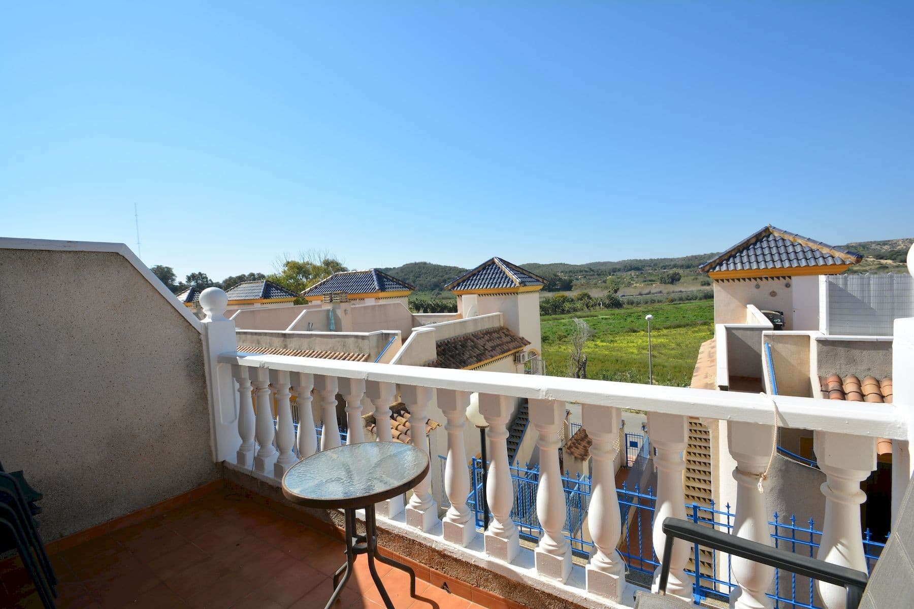 This well-maintained townhouse is located in El Edén, a residential area of Guardamar del Segura, known for its natural surroundings and relaxed atmosphere. The area offers a pleasant mix of countryside views and proximity to everyday amenities, making it ideal for both permanent living and holidays. The town centre is around a 20-minute walk away, while the nearest supermarket can be reached in just 10 minutes on foot. The beautiful beaches of Guardamar and La Marquesa golf course are only a short drive away.The property offers 110 m² of constructed area and is distributed over several levels. At the entrance, there is an east-facing garden-style terrace with an awning, a perfect spot to enjoy the morning sun. Inside, you will find a separate fully equipped kitchen and a comfortable living room with access to a terrace that opens up to lovely countryside views. There is also a full bathroom with shower on the ground floor.The basement includes a private garage and a very spacious storage room, which could be adapted into a third bedroom if required. On the first floor, there are two spacious bedrooms, both with built-in wardrobes, and a large bathroom with a walk-in shower. The top floor features a solarium with a west-facing terrace, ideal for enjoying the afternoon sun, as well as an exterior storage area.The property is in great condition and is sold fully furnished, including all white goods. It is equipped with split air conditioning. The townhouse is part of a gated community with access to a communal swimming pool, offering a quiet and secure environment.Taxes and other purchase expenses are not included in the price.