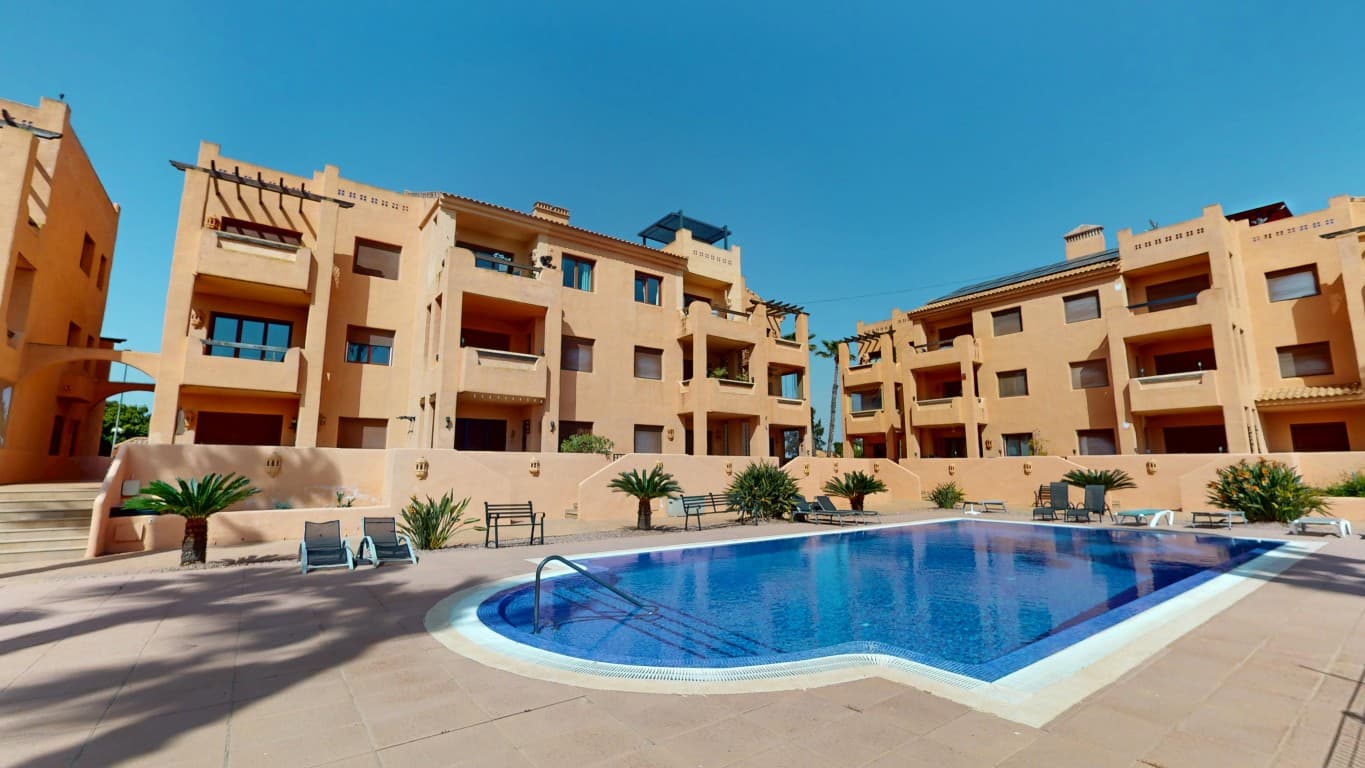 Discover this beautiful ground-floor apartment for sale at Serena Golf in Los Alcázares – an ideal place to enjoy peace, sunshine, and comfort.The apartment features 3 spacious bedrooms and 2 modern bathrooms, perfect for families or hosting guests. From the generous east-facing terrace, you can enjoy the morning sun along with lovely views of the swimming pool and the green golf course. An added bonus: the pool is heated during spring and autumn, allowing you to enjoy a refreshing swim for even longer.The property is sold fully furnished, so you can move in effortlessly. In addition, an underground parking space is included, along with a private closed storage room for extra convenience.Whether you are looking for a holiday home or a comfortable place to live permanently, this apartment offers the best of both worlds.