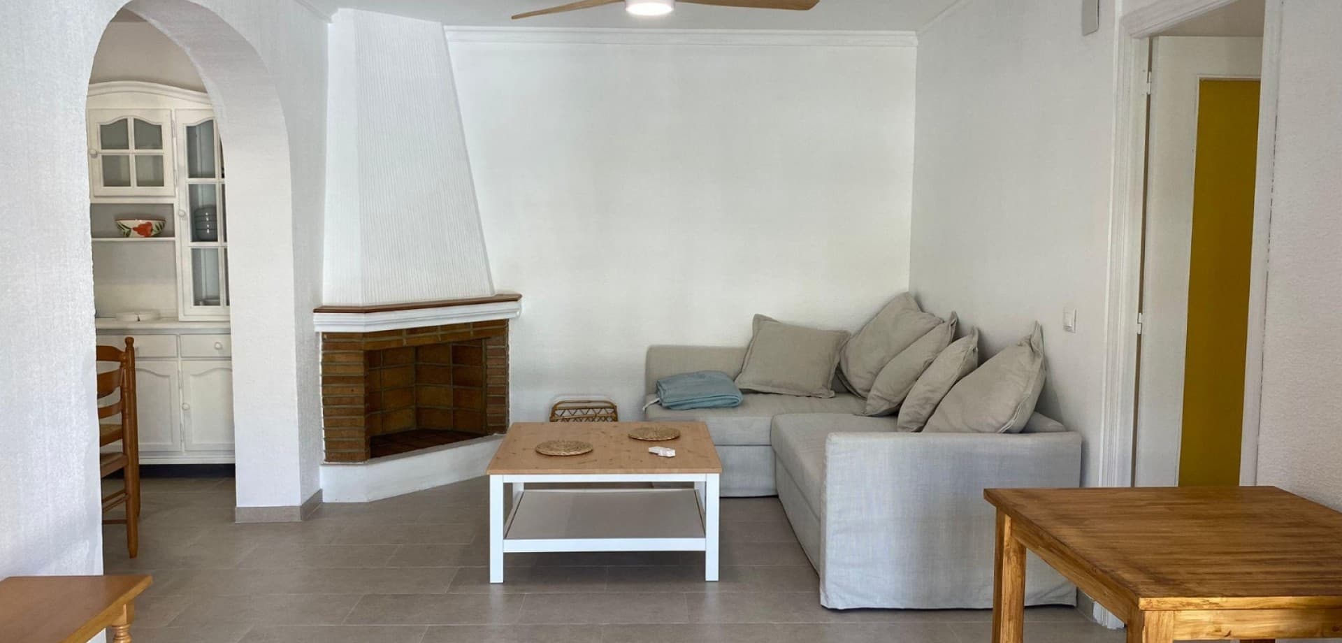 Discover this beautifully renovated south-facing bungalow, perfectly located in the sought-after area of Cabo Roig. With a bright and modern design, this home is move-in ready and offers the ideal combination of comfort and Mediterranean lifestyle.The property features 2 bedrooms and 1 modern bathroom, a fully fitted kitchen, and a spacious living area with natural light throughout. Recently updated with new windows, plumbing, bathroom, and kitchen, every detail has been designed for easy living.Step outside to enjoy a private garden and sunny terrace with direct views of the communal swimming pool — perfect for relaxing or entertaining. A private parking space is included for your convenience.Situated in a well-maintained and tranquil complex, the home boasts an unbeatable location: just a 5–10 minute walk to Cala Capitán and La Caleta beaches, as well as shops, supermarkets, and the charming Cabo Roig promenade. With direct access to the Rambla, you can enjoy pleasant walks surrounded by nature.Whether as a holiday retreat, permanent residence, or rental investment, this property is an excellent opportunity in one of Orihuela Costa’s most desirable neighborhoods.