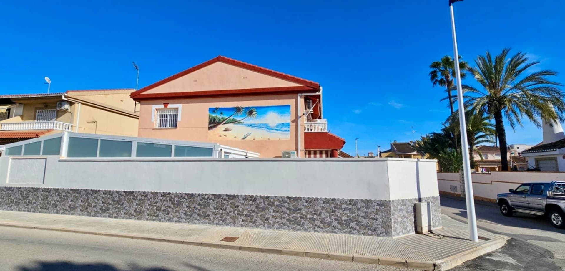 Discover this bright corner semi-detached duplex perfectly located just 440 meters from the beach and the Maritime Promenade of Santiago de la Ribera. With its south orientation, this home enjoys sunlight all day long and open views toward two quiet streets with no tall buildings nearby — ideal for privacy and comfort.Built on a 165 m² plot with 155 m² of living space, the property offers a spacious living-dining area, a recently renovated kitchen with quality appliances, and a cozy interior patio with a retractable roof that fills the home with natural light.It features three generous bedrooms, two bathrooms, and comes fully furnished. A private garage and storage roomare also included.This home is equipped with a complete Smart Home system that allows you to control lighting, garage door, air conditioning, solar energy, and security features directly from your mobile phone. Enjoy modern living with Wi-Fi-controlled devices, security cameras, video intercom, and central hot/cold air conditioning with inverter technology.Sustainability meets innovation with a 9-panel photovoltaic solar system, providing eco-friendly energy and reduced electricity costs. Additional security features include an armored main door and bars on windows and doors.Located on a quiet street with a public medical center, a weekly market just 50 m away, and excellent transport linksto Los Alcázares, Cartagena, and Murcia. Nearby are golf courses, a nautical club, tennis courts, fitness centers, and numerous restaurants and beach bars along the promenade — the perfect setting for enjoying the relaxed Mediterranean lifestyle of Mar Menor.