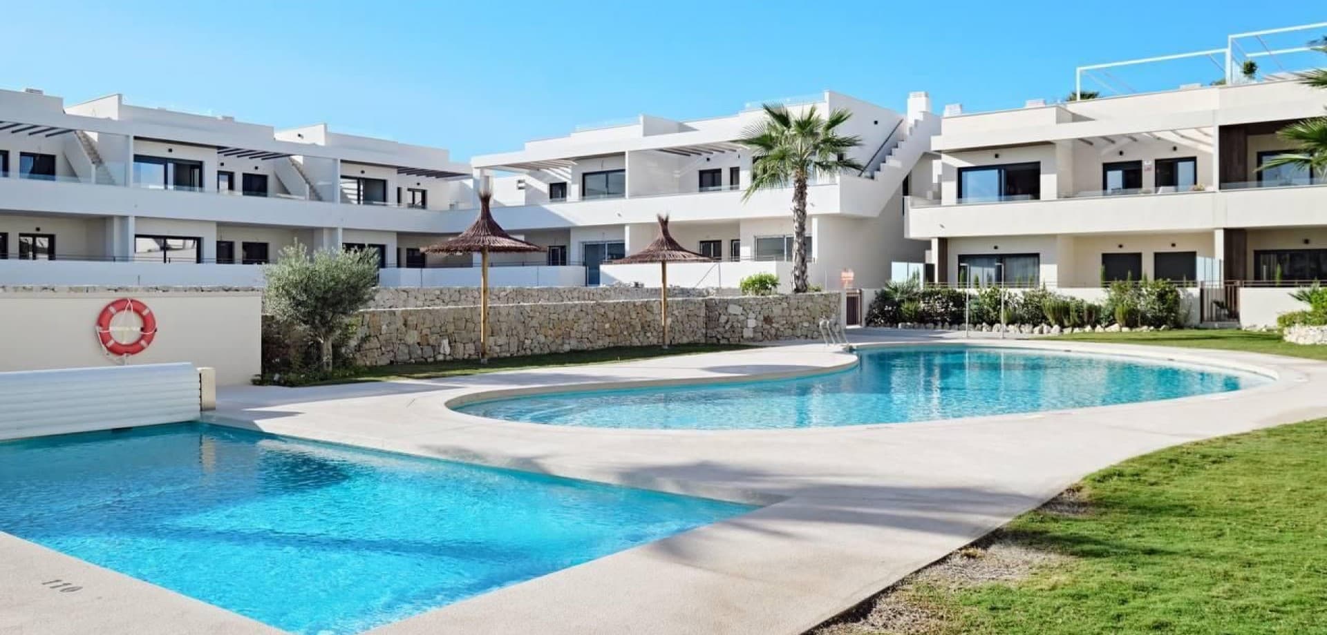 This elegant 2-bedroom, 2-bathroom apartment is located in one of Torrevieja’s most desirable coastal areas — La Veleta. Built in 2025 and in excellent condition, it offers a bright and spacious layout with a south-east orientation, ensuring natural light throughout the day.Featuring a generous 87 m² total surface (67 m² living), this home includes a private terrace, underground parking space, and a peaceful garden setting within a high-quality residential complex with pool, green areas, lift access & air conditioning.Perfect as a permanent home or a high-potential rental investment, just minutes from beaches, supermarkets, restaurants, and the Torrevieja hospital.