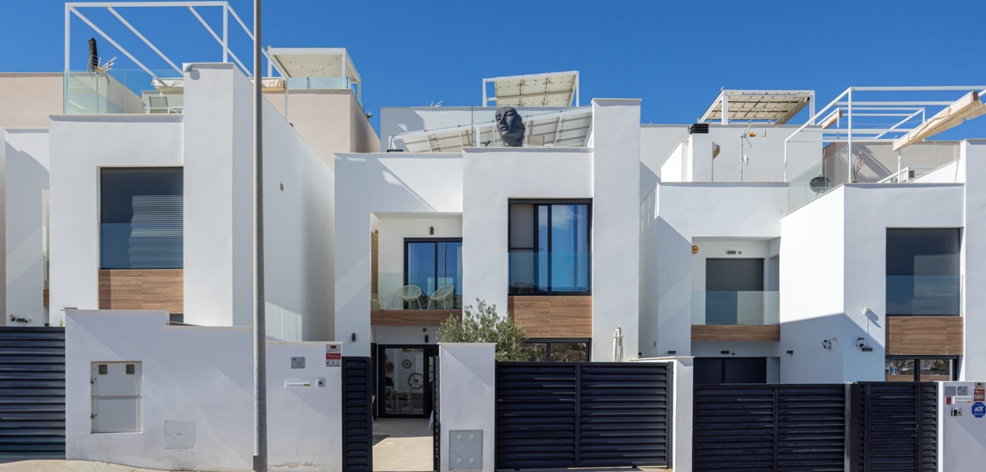 This stylish property built in 2018 is located in one of the most sought-after and fastest-growing areas of the southern Costa Blanca. Positioned directly opposite a protected park where no future construction is permitted, the home offers permanent open views, privacy and tranquility. The town centre with restaurants, shops and daily amenities is within walking distance.The property features a bright open-plan living and dining area connected to a fully equipped modern kitchen. Large windows provide abundant natural light and direct access to the terrace and private heated swimming pool with heat pump.There are three bedrooms and three bathrooms, all en-suite. One bedroom is currently used as a dressing room and another as an office, but both can easily be converted back into full bedrooms, offering flexibility for families or guests.Outdoor areas include the private heated pool, terrace, balcony and a spacious rooftop solarium with panoramic views.The home is equipped with solar panels and an electric vehicle charging point, combining comfort with energy-efficient living. It is sold fully furnished and ready to move in.