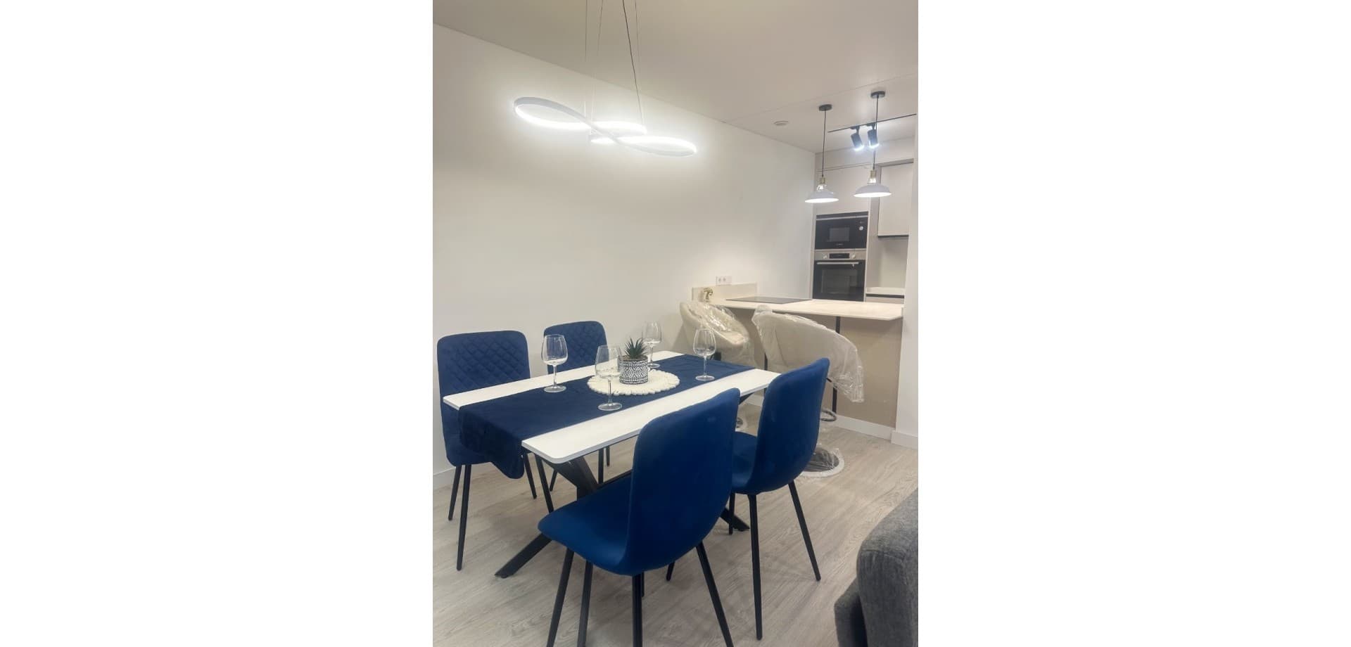 Located just 50 meters from Playa del Acequión, this fully renovated apartment offers modern comfort in one of Torrevieja’s most convenient coastal locations.The property has been extensively upgraded, including new windows and doors, completely renewed electrical installation with increased power capacity, and a full renovation of the plumbing and sewage systems. The apartment also features ducted air conditioning, a 100L electric water heater with WiFi access, and a stylish modern kitchen equipped with integrated Bosch appliances.The interior offers a bright and spacious living-dining area, two bedrooms, and two modern bathrooms, all presented in excellent condition with new furnishings throughout.A large private terrace provides the perfect outdoor space to relax and enjoy the Mediterranean climate.Situated in a building with elevator access, the apartment is within walking distance of the beach, restaurants, supermarkets, and Torrevieja’s promenade.A garage space in the same building is available for purchase.An excellent opportunity for holiday living, permanent residence, or rental investment on the Costa Blanca.