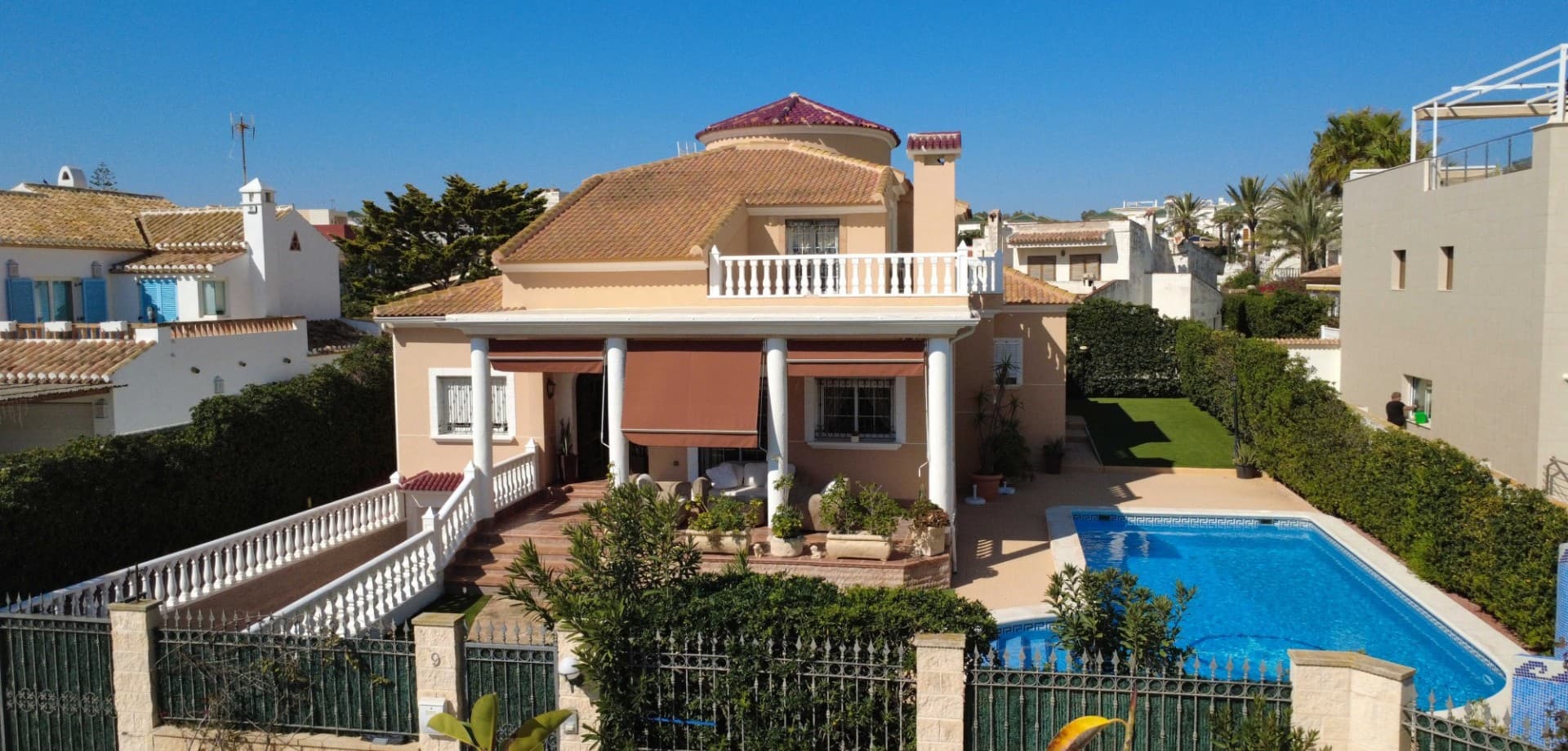 Located in the prestigious residential area of Molino Blanco, this exceptional luxury villa offers space, privacy, and an elevated Mediterranean lifestyle on a generous 800 m² plot.With a total built area of 440 m², the property is distributed over two main floors plus a fully equipped semi-basement designed as an independent living space — perfect for guests or extended family.The villa features six spacious double bedrooms and five fully equipped bathrooms, making it ideal for large families or those who enjoy hosting. Each level offers bright and elegant living and dining areas, creating multiple spaces to relax and entertain.At the heart of the home, you’ll find a large independent kitchen with direct access to the garden — perfectly designed for both everyday living and social gatherings.The outdoor areas truly elevate this property. A stunning private swimming pool is surrounded by a lush, landscaped garden, offering a peaceful and private retreat under the Mediterranean sun. A covered porch and pergola with a built-in barbecue create the perfect setting for unforgettable moments with family and friends.The property is equipped with modern comforts including centralized heating, air conditioning, and a full alarm system for security and peace of mind.Located within an exclusive residential complex, the community also benefits from ongoing maintenance services, including professional gardening, ensuring the surroundings remain pristine all year round.