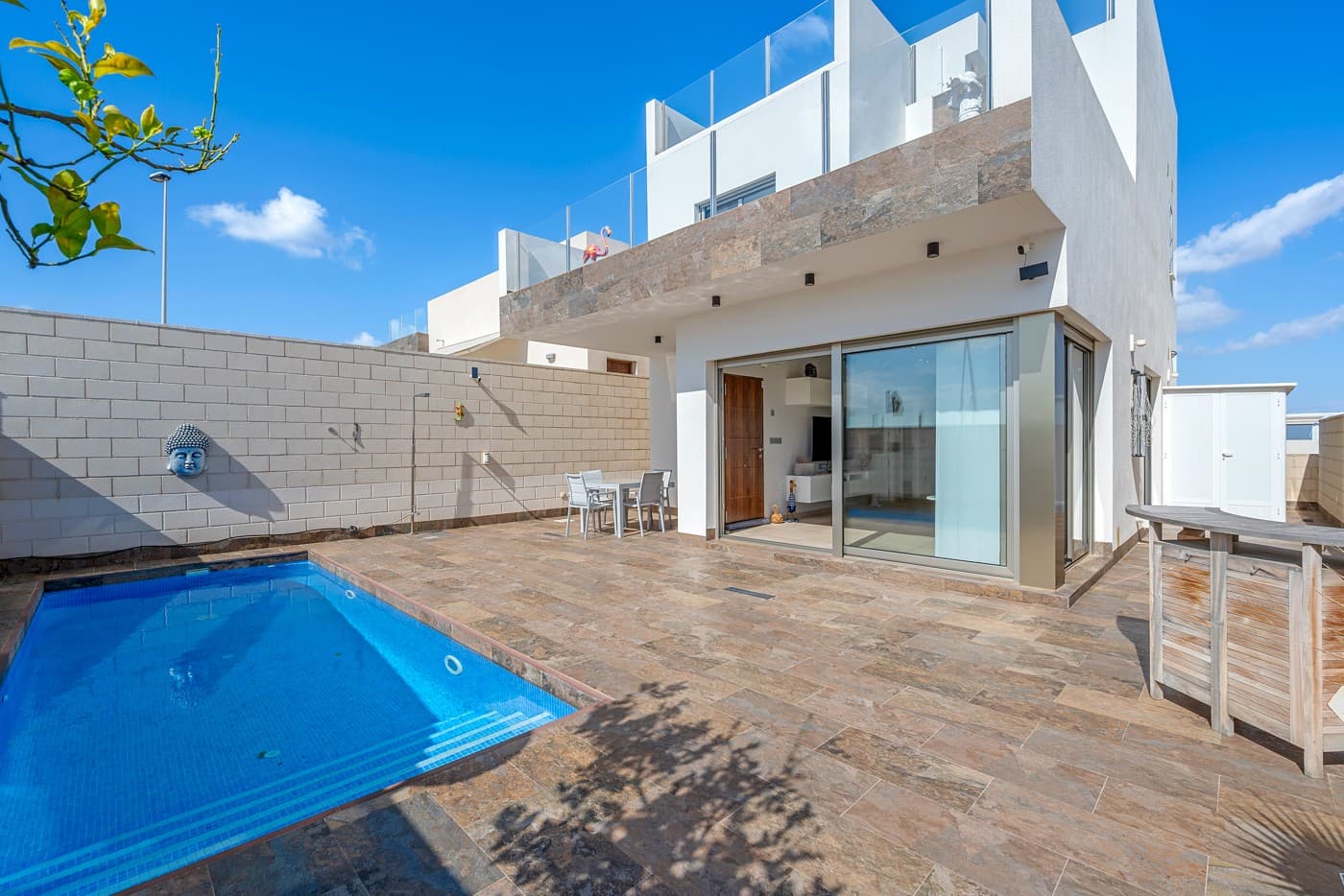We are delighted to present this spectacular villa in Orihuela Costa.If what you are looking for is modernity, privacy, and comfort, Pink Paradise is your ideal place.Located on a privileged corner with stunning views of the Pink Lake from its solarium, this property stands out for its contemporary design, natural brightness, and functionality in every detail.The villa offers three spacious double bedrooms, all with built-in wardrobes and en-suite bathrooms. Outdoors, you can enjoy a carefully designed garden with a 6 x 2.25 m private pool, equipped with a heating system to be used all year round.The living area features an open and elegant design, fully furnished, with a modern avant-garde kitchen, equipped with high-end appliances.On the upper floor, you will find two of the three bedrooms, both with access to a magnificent 22 m² terrace, perfect for relaxing and enjoying the sunsets and the nature that defines Orihuela Costa.This property is ideal for vacations, investment, or as a second home on the Costa Blanca. Its location is simply unbeatable:Just a few minutes from La Zenia Boulevard shopping center5 minutes from Villamartín Golf10 minutes from Playa FlamencaWith excellent motorway connections and close to Punta Prima, Cabo Roig, and other iconic spots in the area.About Orihuela Costa:Located in the south of the Costa Blanca, Orihuela Costa combines residential tranquility with all amenities, award-winning beaches, and a wide range of leisure, gastronomy, and sports activities.