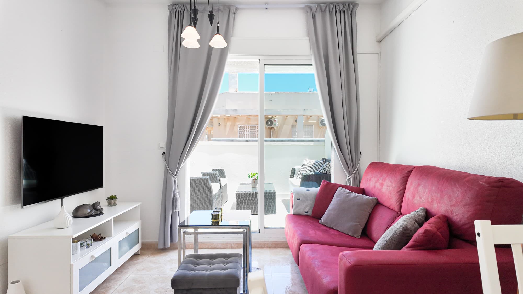 Welcome to a ready-to-move-in and tastefully renovated apartment in the attractive Parque de las Naciones in Torrevieja - the perfect accommodation for both permanent living and holidays. This apartment is located in a well-maintained area with a communal pool, elevator and close to the city's offerings, restaurants, services and the sea.The apartment covers approximately 62 m² with a modern and well-thought-out floor plan where the Mediterranean feel meets Scandinavian simplicity in design. The apartment has two bedrooms, a stylish bathroom and a bright living room in an open plan to the modern fresh kitchen. Appliances of a more modern and qualitative cut. From the living room you reach the pleasant terrace that provides a wonderful light and space for relaxation all year round.The apartment has been completely renovated in a modern Scandinavian style with quality material choices and a bright, harmonious color scheme. There is also a separate laundry area/gallery, air conditioning and plenty of storage.The community has a communal pool, several elevators and video surveillance for extra security. The location is very attractive with walking distance to restaurants, shops, parks and the city center, while the beach is only about 800 meters away.A ready-to-move-in home with a high comfort factor in one of Torrevieja's most appreciated areas.Parque de las Naciones is a popular area in Torrevieja with proximity to both city life and green areas. There are supermarkets, cafes, restaurants and good transport links within easy reach. The large park in the area creates a calm and pleasant atmosphere while the port, promenade and beaches are reachable in a few minutes.