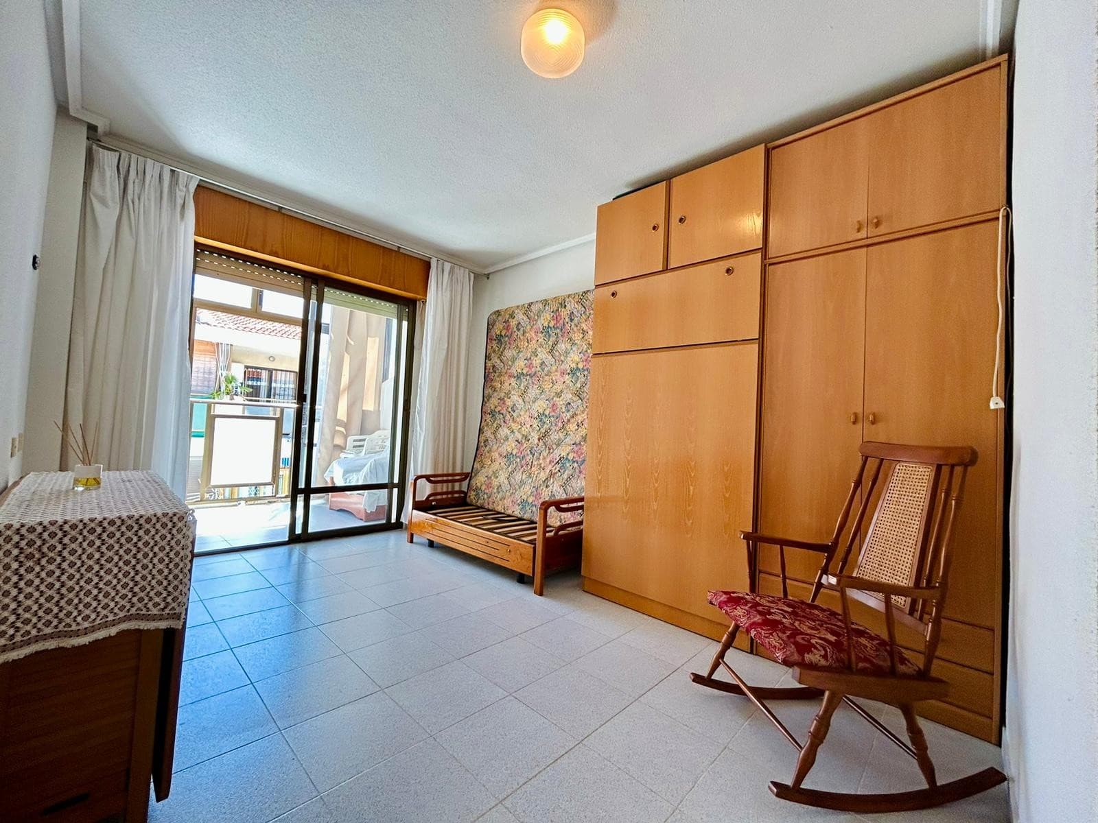 Can you imagine waking up every day surrounded by nature, between the Pink Lagoon and the La Mata Lagoon, enjoying absolute tranquility and sunshine all year round?Well, this cozy home makes it a reality… a unique opportunity for both getaways and a smart investment in one of Torrevieja's most special areas.Located in a privileged area between Torrevieja's famous lagoons, this property enjoys an incomparable natural setting, where tranquility and privacy take center stage. Its southeast orientation guarantees natural light for much of the day, creating a warm and pleasant atmosphere from the early morning.The area is very quiet, ideal for those seeking to disconnect from the noise and enjoy nature, with easy access and good connections to the center of Torrevieja and the beaches.Interior of the homeThe home has a well-utilized 26 m² of living space, offering a functional and welcoming environment. It is perfect as a studio or small apartment, with multiple possibilities to adapt it to your lifestyle.Thanks to its orientation and layout, the property is bright and inviting, making it a comfortable space for both short stays and long-term living.ExtrasIts greatest added value is undoubtedly the unique natural surroundings, with fresh air, trails for walking or sports, and proximity to two of the area's most characteristic landscapes. This provides a healthy and relaxed lifestyle that is hard to find at this price.Location and AmenitiesSituated between the Pink Lagoon and the La Mata Lagoon, this property allows you to enjoy a spectacular natural environment, perfect for hiking, cycling, or simply relaxing. Just 5 km from the sea, you can easily reach the beaches of Torrevieja in just a few minutes by car. Furthermore, the area has all the necessary amenities within easy reach: supermarkets, restaurants, leisure facilities, and good road connections.Price and ExpensesThis property is ideal for those seeking an affordable investment, a second home, or a small retreat surrounded by nature with excellent access to the coast.If you're looking for tranquility, sunshine, and a unique location… this home could be just what you need.