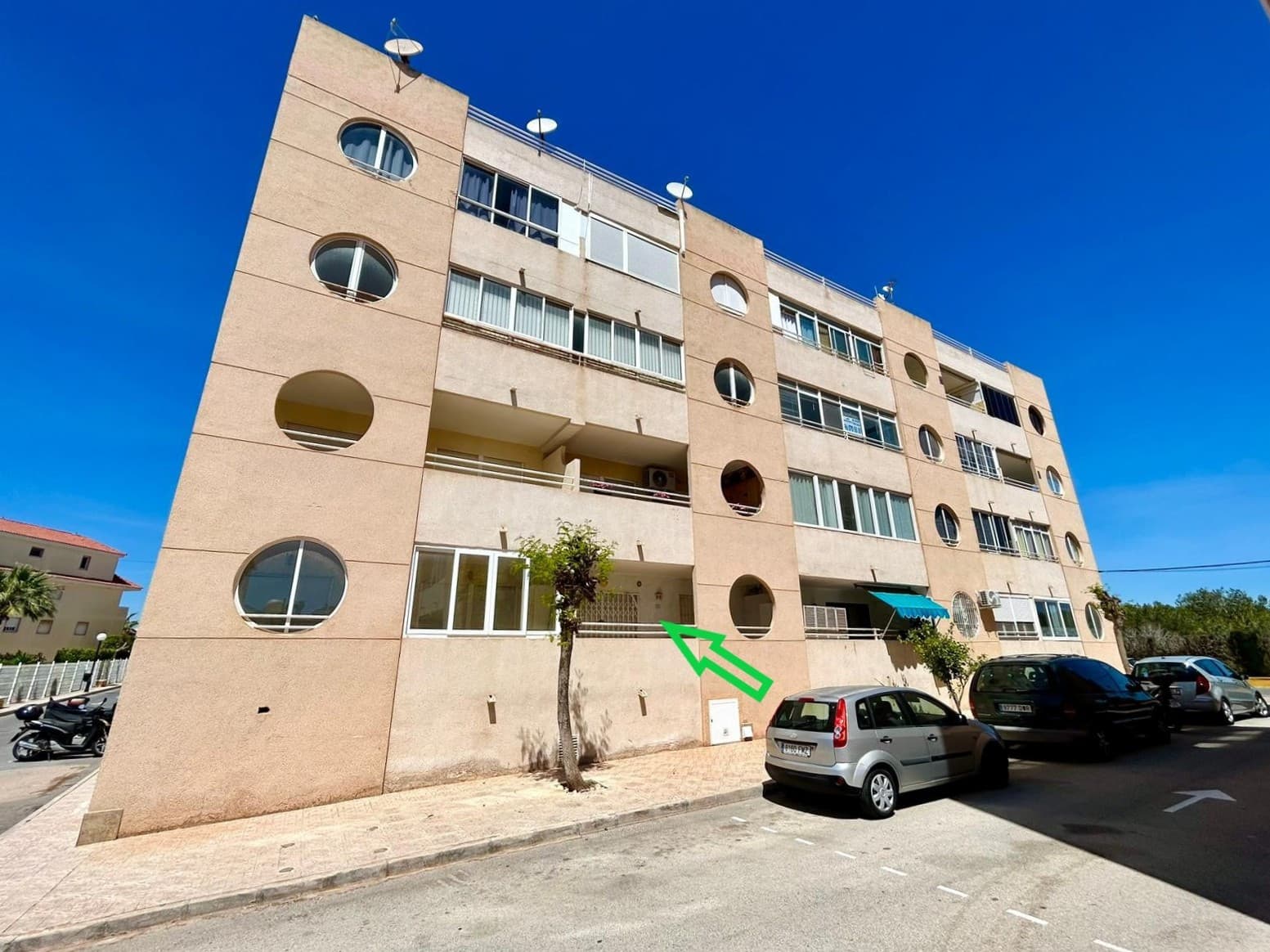 This bright and welcoming apartment offers the perfect combination of sunshine, outdoor living, comfort, and an excellent location close to nature and the sea.From the very first moment, this property stands out thanks to its large terrace, a fantastic space where you can relax, sunbathe, enjoy dinners with family or friends, or simply unwind in the fresh Mediterranean air.Its sunny orientation and natural brightness make the home feel warm, cheerful, and full of life throughout the day.Located close to the beautiful salt lake area, you will enjoy peaceful surroundings, open views, and a healthy atmosphere known for its unique natural environment.The beach is only 5 minutes away, giving you quick access to the sea whenever you wish.Inside, the apartment offers a practical and comfortable layout with 2 bedrooms, ideal for a couple, a small family, guests, or even a home office.The property is sold fully furnished, allowing you to move in immediately or start renting it out without extra investment.The open-plan kitchen connects perfectly with the living area, creating a modern and social atmosphere where cooking and daily life flow naturally together.The bright interior spaces make every room feel welcoming and pleasant.This home comes with furniture included, which saves time and money from day one.Its large terrace is one of the biggest extras of the property, giving you valuable outdoor space that many buyers are searching for today.The combination of sun, brightness, and location near the salt lake adds extra lifestyle value that is hard to find.The property is situated in a very attractive area of Torrevieja, close to the salt lakes, famous for their walking routes, cycling areas, and healthy microclimate.Only 5 minutes from the beach, you can enjoy swimming, restaurants, beach bars, and long seaside walks whenever you like.Nearby you can also find supermarkets, shops, cafés, and all daily services, making everyday life comfortable and easy.Excellent road connections also allow quick access to surrounding areas and the airport.This is an ideal property for buyers looking for a sunny holiday home, a comfortable permanent residence, or a smart rental investment in one of the most desirable areas of Torrevieja.With 2 bedrooms, a big terrace, plenty of natural light, furniture included, and just minutes from the beach, it offers fantastic value at an attractive price.We warmly invite you to schedule an in-person visit and discover everything this lovely home has to offer. Sometimes, the perfect property feels even better in real life.