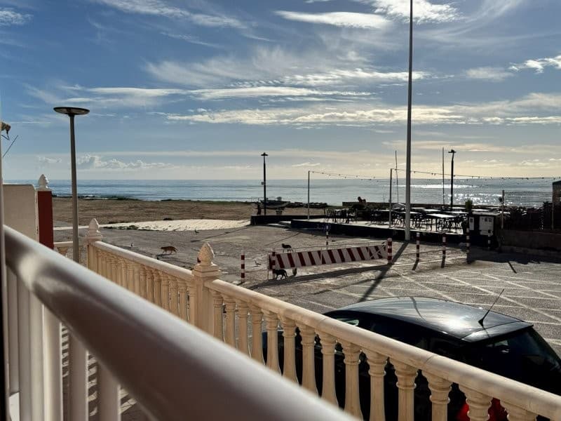 This beachfront apartment boasts a south-facing terrace with sea views. Located in a quiet residential area, it's ideal for living or vacationing.It's situated in the Puerto Romano urbanization in La Mata. The apartment offers approximately 56 square meters of living space, comprising a living/dining room, open-plan kitchen, two bedrooms, a full bathroom, a terrace, and an interior patio.The apartment is located on the ground floor of the building.Renovated and in perfect condition.Tourist LicenseCommunity fees: €320 per yearProperty tax (IBI): €175