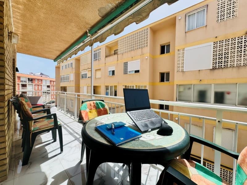 Discover this beautiful, fully renovated 68 m² apartment in the heart of La Mata. Located on the second floor (no elevator, but with comfortable stairs), this home features two spacious bedrooms, a bright living-dining room, and a separate kitchen with a utility room offering sea views. Its large southeast-facing terrace invites you to relax, just 100 meters from the beach. Ready to move in and enjoy the best lifestyle.Community fees: €250 per yearProperty tax (IBI): €140
