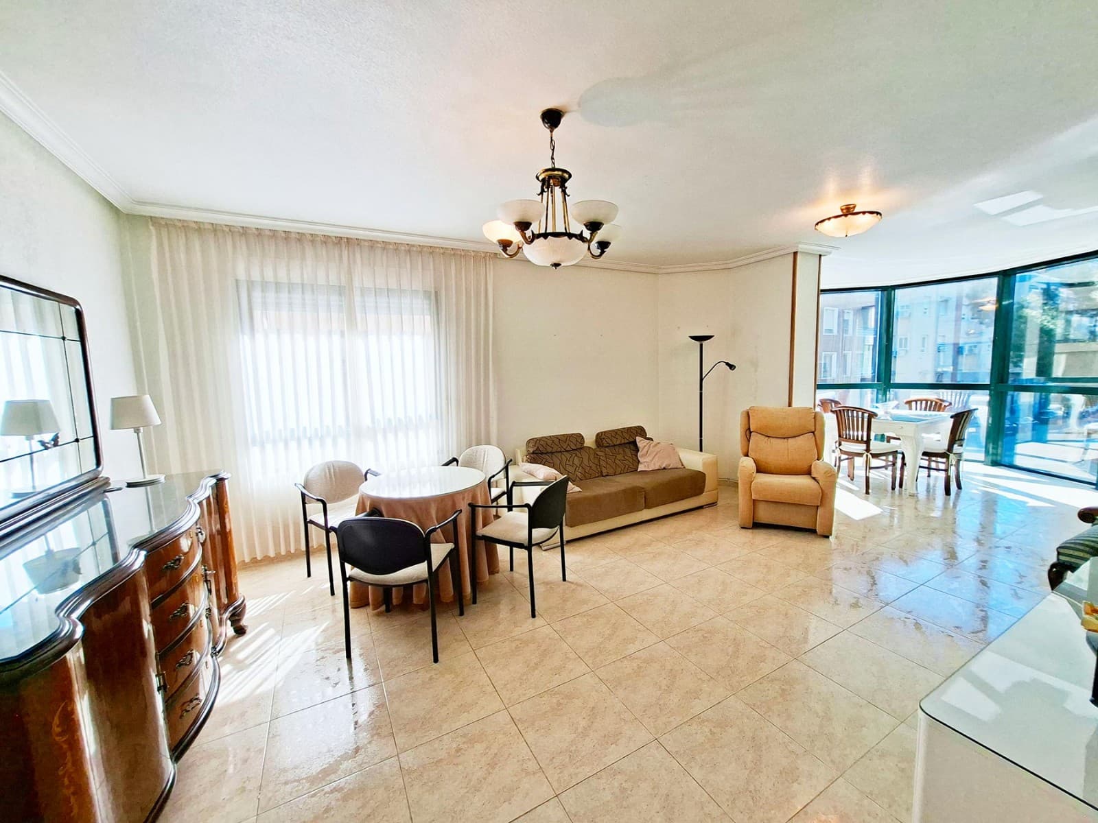 Discover this magnificent apartment for sale in Orihuela , located on the prestigious Avenida de la Vega , one of the most sought-after, central, and desirable areas of the city. An ideal home for those looking for spaciousness, comfort, and an excellent location surrounded by all the amenities needed for daily life. The property boasts 143 m² of living space and features 4 bedrooms and 2 bathrooms , offering a comfortable and functional layout perfectly suited for families or those seeking spacious and bright living areas. Thanks to its excellent east and south orientation, the apartment enjoys abundant natural light throughout much of the day, creating a warm and inviting atmosphere in every room. The property is sold fully furnished and equipped with ducted air conditioning , ready to move into. It also includes a convenient 9 m² parking space located in the building's basement, providing easy access and convenience in the heart of the city. Located opposite Severo Ochoa Park , this spacious apartment in Orihuela is situated in a well-established, quiet, and easily accessible residential area. Just steps away you'll find schools, supermarkets, shops, cafes, green spaces, and all essential services. Its convenient location also offers easy access to the Ociopía Shopping Centre and Orihuela's historic center, allowing you to enjoy an excellent quality of life without needing a car. The area is characterized by its wide avenues, spacious sidewalks and residential atmosphere, being one of the areas with the highest real estate demand in Orihuela, which makes this property an excellent option both as a permanent residence and for real estate investment on the Costa Blanca . Furthermore, Orihuela boasts a strategic location close to some of the best golf courses in the area, such as Vistabella Golf , Las Colinas Golf & Country Club or La Finca Golf , and is approximately 30 minutes from the beaches of Orihuela Costa and Alicante-Elche Airport . A unique opportunity to enjoy a spacious apartment in the heart of Orihuela , with a garage, excellent orientation, and all amenities within walking distance. Contact us and discover your next home.