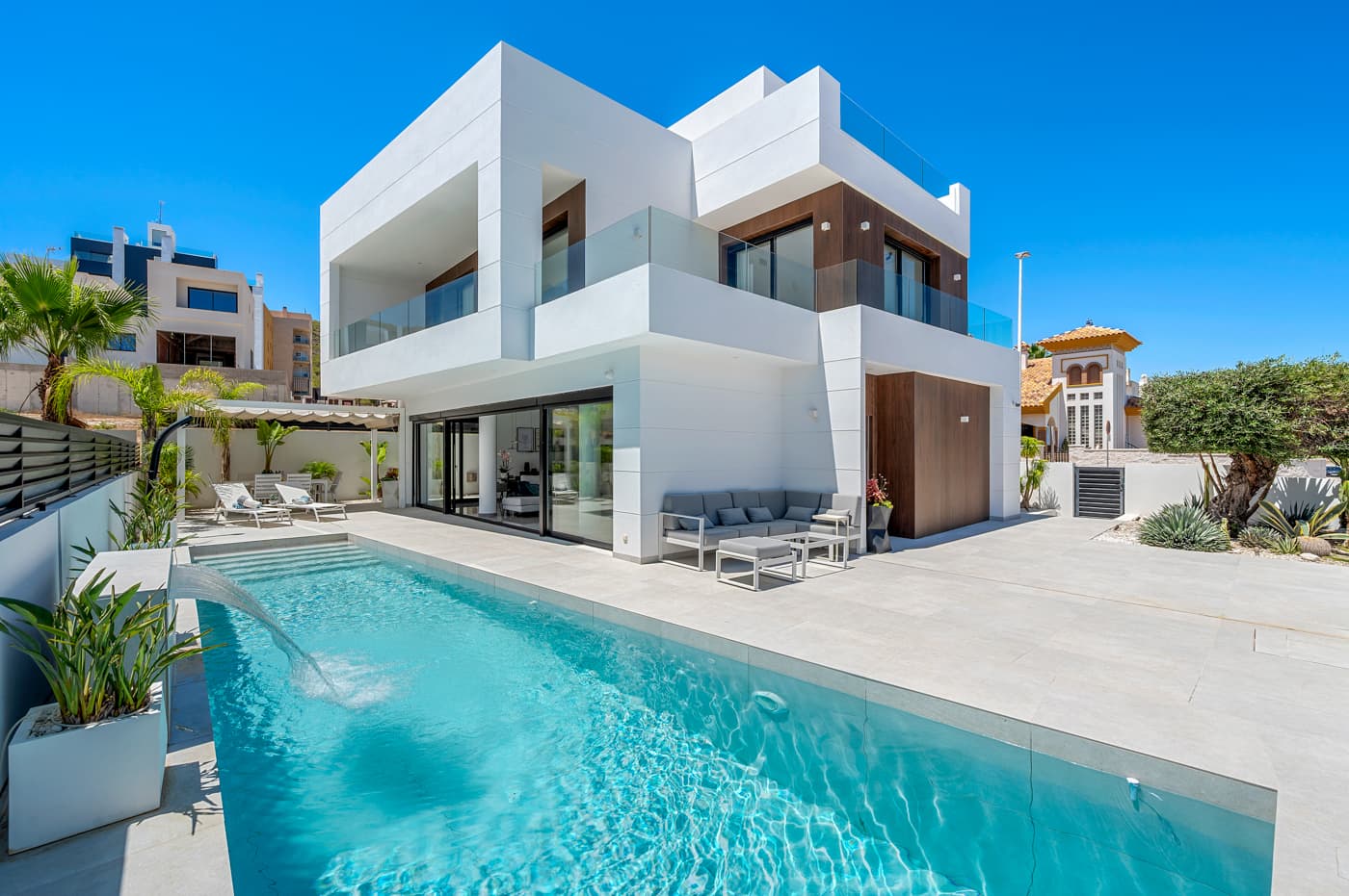 Bedrooms: 4, Bathrooms: 3, Villa in Guardamar del Segura, Alicante, Spain