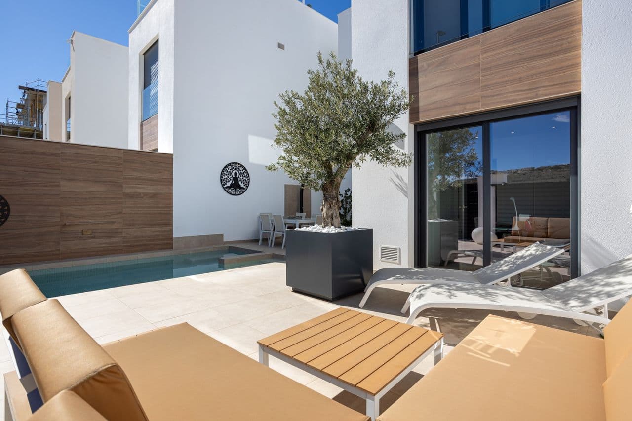 Townhouse with 3 bedrooms and 3 bathrooms in Benijofar, Alicante.Discover this elegant townhouse in Benijofar, Alicante, offering three bedrooms and three bathrooms in a prime location on the southern Costa Blanca. Built in 2018, this stylish property benefits from its position directly opposite a protected park, ensuring unobstructed views, privacy, and tranquility, with no future development planned in the area. The home is within walking distance of the town center, featuring a variety of restaurants, shops, and daily amenities.Inside, the property boasts a bright, open-plan living and dining area seamlessly connected to a modern, fully equipped kitchen. Large windows flood the space with natural light and lead to a terrace and a private heated swimming pool with a heat pump, perfect for relaxing or entertaining. The three en-suite bedrooms include versatile spaces: one serves as a dressing room, another as an office, with easy potential to revert to full bedrooms, providing flexibility for families or guests.Outdoor living is enhanced by a spacious rooftop solarium offering panoramic views, along with a terrace, balcony, and a private garden surrounding the heated pool. The home features energy-efficient upgrades such as solar panels and an electric vehicle charging point, blending comfort with sustainability. Sold fully furnished and move-in ready, this property combines modern convenience with scenic mountain views, making it an ideal home for those seeking a stylish, turnkey residence in a sought-after location.Bedrooms: 3Bathrooms: 3Build Size: 127 m2Plot: 197 m2Orientation: EastYear of construction: 2018Air ConditioningElectric car wall connectorTurn-key propertyFully furnishedOff road parkingPrivate heated poolSolar panelsMountain viewsBalconyGardenIntercomTerraceStorage Room