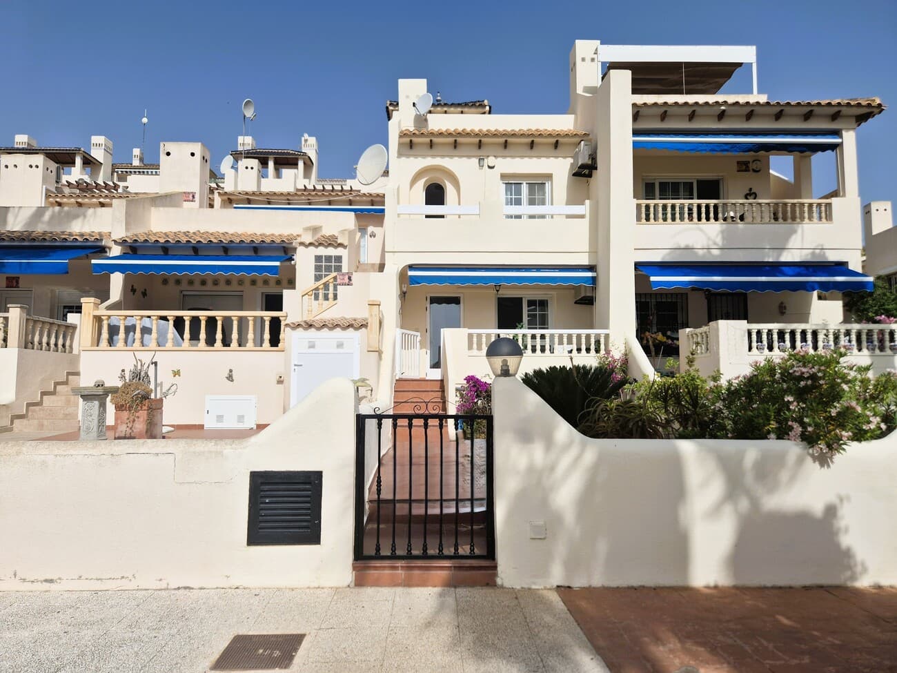  We present this Beautiful, 2 Bedroom, 2 Bathroom Sofia Townhouse on the renowned Golf Resort of Las Rambla Golf, in orihuela Costa, Costa Blanca South. You don't have to be a Golf fanatic to live on a Resort. Although, if you are, this property is just 1km from the Golf club houseOutside:This Townhouse has not just the generously proportioned front garden but also the same again at the rear of the property. As well as a large Roof Solarium. Fantastic for the Sun worshipers or those that wish to hide from it at certain times of the year. The front also offers a Sun Terrace, ideal to sit outside and pull down the Toldo to enoy the heat and keep out of the sun.This house is one of a kind with regards to the Roof Solarium access, unlike neighbours properties, you can access it internally from the house.  Communal Areas:Being part of a Community, you can enjoy the Community Pool and Gardens.Parking is not a problem here, you have a Residents Parking area directly outside the property. Ideal for bringing in those shopping bags! Entering the property:First i'll bring your attention to the paintwork, the whole house has been freshly painted within the last month.As you enter, you're greeted by a light bright, open plan Lounge, dinner & Kitchen area.  The lounge has Space for a Dinning area and also has a Gas Fire, Land Gas (the pipework was changed last year and there is a meter too) perfect for the colder months but thankfully it's Spain, we have over 300 days of Sunshine! so rarely woud you use this. The fitted kitchen has a new Dishwasher and also an added bonus of a utility area,  with the Boiler and washing machine, then direct access to the rear Garden. There is a separate Downstairs Toilet , ideal for guests Upstairs:There are 2 Double Bedrooms, both have fitted Wardrobes. 1 Bedroom has access to at Terrace areaThe other Bedroom has an En Suite shower Room You will also find the main Bathroom for all to use. Also the internal staircase leading to the Roof solarium.  This property is key ready, being sold fully furnished. Allowing you to drop your bags and enjoy this sunshine! LOCATION:Las Ramblas Golf is just one of 4 golf courses in the area. Here at Las Ramblas, you have a Top Golf Trackman, perfect for perfecting your shots! There is a long canal that runs through Las Ramblas to areas such as Villamartin, San Miguel De Salinas. Ideal to walk to locations and also a great Cycling route La Fuente is a commercial area, full of Shops, Bars & Restaurants. You will also find the supermarkets of Aldi and Mercadona. This is all a 2 minute drive from the property. La Zenia Boulevard, housing over 150 shops, Bars & Restaurants is just a few minutes drive away! The Stunning Beaches of Costa Blanca are on your doorstep! less than 8 minutes drive To view this beautiful Townhouse, call or Whatsapp us now 