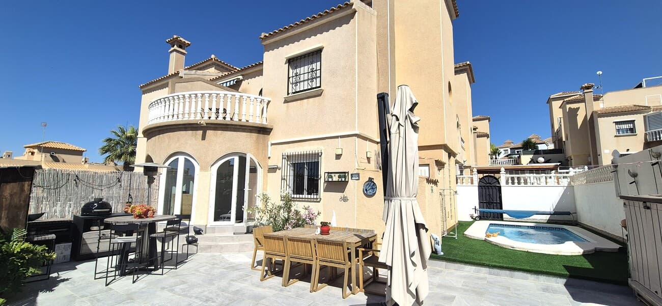  We present this 2 Bedroom, 2 Bathroom, South East facing, Zodiaco style Quad Villa, which forms part of the Zodiaco V, El Galan *Villamartin area. This inside of this property has been renovated throught, to include a new Kitchen, flooring, Bathrooms, Electrics including lighting. LOCATION:The location is great for easy access to the local Bars & Restaurants within just a couple of minuts walk. Or, a little further, you have the many Bars, Restaurants & Shops at La Fuente, including Aldi & Mercadona.or 20 minutes to the Villamartin Plaza.10 minutes drive to the Glorious beaches of the Costa Blanca South. La Zenia Boulevard is just a 5 minute drive away.4 Golf courses, including, Villamartin, Campoarmor Golf, Las Ramblas and Las Colinas, all very close by ExternallyThe garden does not lack space, spanning from the front to the side of the property. With the perk of having it's own Private pool with a Jacuzzi *which can be heated giving use all year round.AND access to the Community Gardens & Pool. INTERNALLY:As you enter, you can see what the current owner has done to this property, to open it up and modernise it. This has also allowed so much sunlight to the ground floor.There is a Ground floor newly modernised Bathroom, which also houses the Washing machine & Dryer UPSTAIRS:You will find 2 Double Bedrooms, one with direct access to the front Terrace area.A new modern bathroomA door leading to the solarium. With understairs storageRoof Solarium:With Artificial grass, this offers a secluded space for sunbathing.There you will find another room, ideal for a spare bedroom or office space with Air Conditioning 