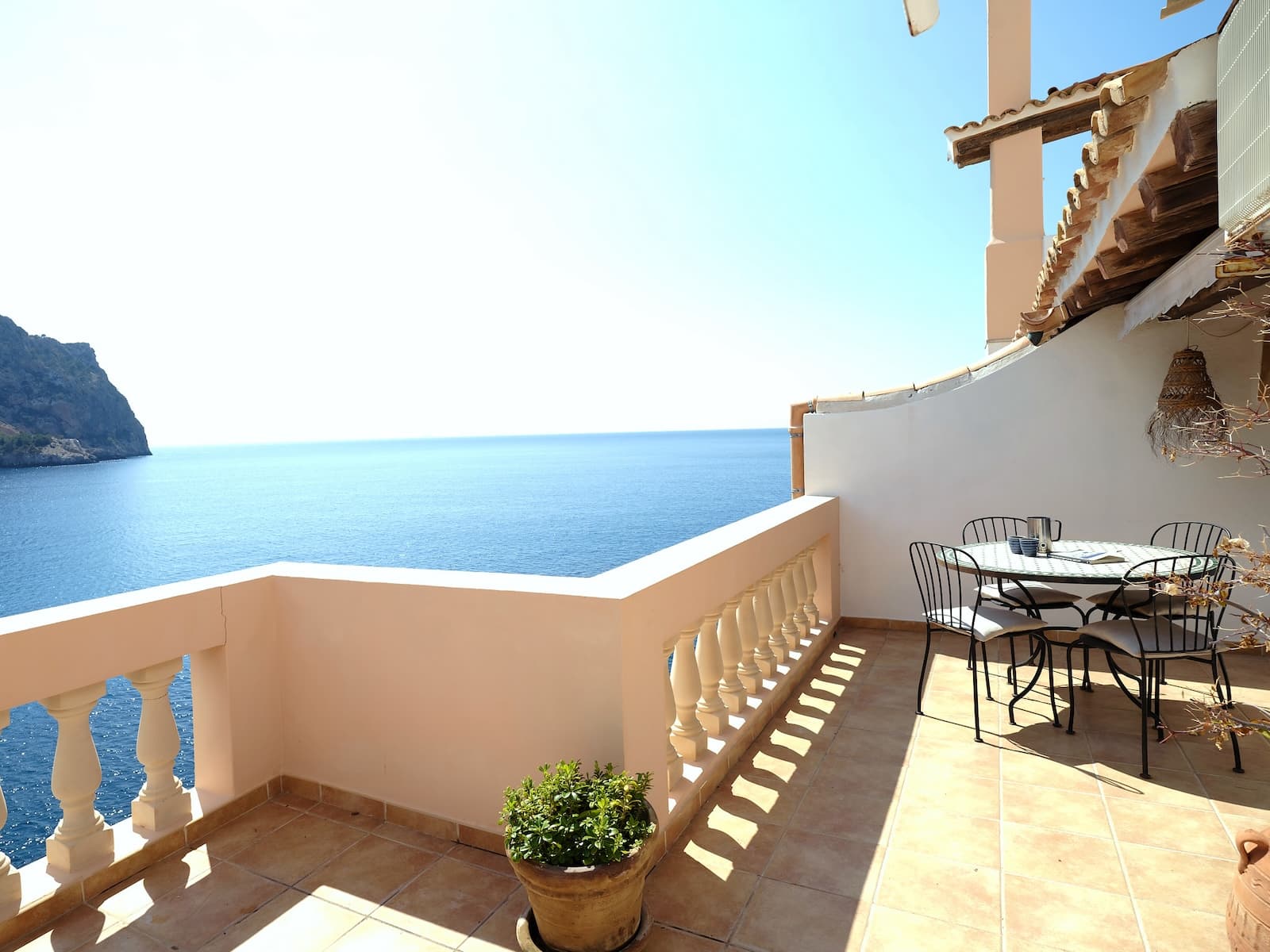 Frontline Apartment with Direct Sea Access and Spectacular Views in Cala Llamp – Puerto de AndratxThis exceptional frontline apartment is located in the highly sought-after Cala Llamp and offers truly spectacular views over the beautiful turquoise bay.As a rare and highly attractive feature, the property enjoys direct access to the sea via private pathways, sun terraces, and swimming ladders – allowing you to step straight into the crystal-clear Mediterranean just moments from your home.From the spacious, sun-drenched terrace, the sea feels incredibly close – a unique outdoor space where days flow effortlessly between sun, sea, and tranquility, and where the ever-changing light creates a constantly evolving backdrop from morning to sunset.The apartment offers approximately 66 m² of living space and a generous terrace of around 20 m², part of which is covered. The layout is practical and well-designed, featuring 2 bedrooms and 2 bathrooms, one of which is smaller and ideal as a guest bathroom. The interior creates a natural connection between the living area and the terrace, ensuring an excellent use of space.The property has been continuously updated with respect for its original Mallorcan style, resulting in a warm and authentic atmosphere. Classic terracotta tiles, natural materials, and refined details enhance the character of the home and create a soulful residence with a timeless appeal.The kitchen and living area are open and inviting, with additional floor space in the living room that enhances the sense of openness and creates a more modern flow. Direct access to the terrace further strengthens the feeling of light, air, and connection to the surroundings.The apartment is part of a well-maintained and well-functioning community with a shared pool area, as well as attractive sun terraces by the water, contributing to a relaxed and exclusive lifestyle.The location is among the most desirable on Mallorca. Cala Llamp is renowned for its dramatic coastline and crystal-clear waters, while Beach Club Gran Folies and the exclusive harbour of Puerto de Andratx – with its restaurants, cafés, and boutiques – are just a few minutes away.A rare opportunity to acquire a frontline property with direct sea access in one of Mallorca’s most exclusive and sought-after areas.