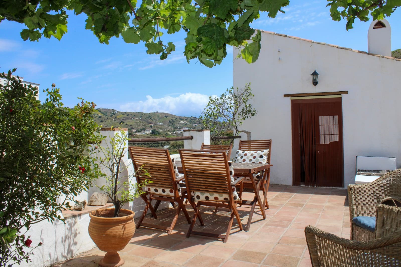 Well-maintained spacious village house with views of the mountains and the village in the beautiful Almachar, known as the "Jewel of the Axarquía region". Charming well-equipped village house with rustic charm and wooden beams on the ceiling, 4 bedrooms, 2 bathrooms and a guest toilet. Centrally located, but still a quiet part of the village. Large outdoor areas with terraces, which offer views of the surrounding mountains and where you can enjoy the sun all day. In the evening, you have the most enchanting sunsets during the warm summer evenings. Malaga airport is only 45 minutes by car.A large living room welcomes us at the entrance. Perfect for comfortably spending time with family and friends, and adjacent to it, is a spacious fully equipped kitchen with dining area. Directly to the right is a toilet and then, the crown jewel of the house. A large partially covered terrace with outdoor kitchen and at the covered part, a beautiful Muscatel vine that adds to the charm of the house and is so typical of Mediterranean villages.In the other part of the terrace you have a charming detached bedroom, which currently serves as an office. Downstairs from the terrace is a storage room and then a detached bedroom with its own bathroom, great for guests and friends. Outside the bedroom, you also have a private terrace without privacy. A jacuzzi would be great here, water and sewage are available.We enter the house again and a wide staircase leads us up to the second floor, here you will find two spacious, bright bedrooms and a full bathroom. One of the bedrooms is currently used partly as a storage room, from the second bedroom you have a lovely view of the mountains.Malaga airport is only 45 minutes by car and the famous Baviera Golf is less than 30 minutes by car from your new home. It only takes 30 minutes to the beach in Torre del Mar or Rincon de la Victoria. In winter, it is only a two-hour drive to Granada and Sierra Nevada, you can enjoy the best of both worlds with skiing and swimming in the sea in the same day.Almáchar: The Jewel of the Axarquía Region of Málaga.Almáchar is a charming white village in the Axarquía region of Málaga, this destination combines history, nature and authentic gastronomy. Surrounded by vineyards, olive groves and orchards, this town offers a peaceful atmosphere and authentic village life. Its beautiful narrow, winding streets and whitewashed houses, evoke times gone by. The village offers everything you need: banks, health center, pharmacy, supermarket, shops, a municipal swimming pool, restaurants and bars.