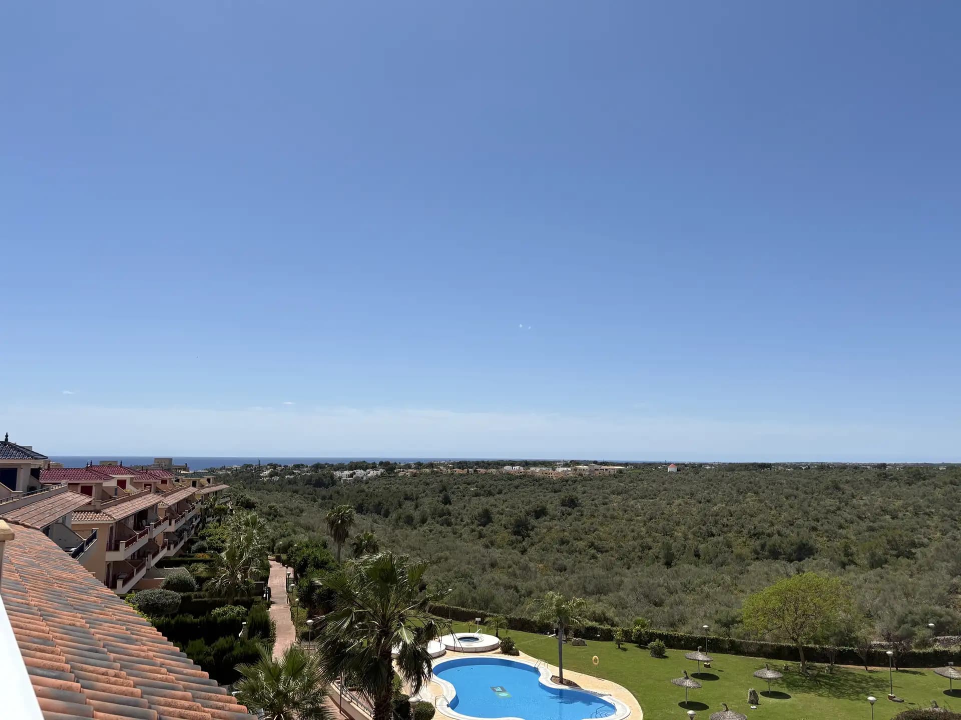 Bright penthouse apartment with large private roof terrace in Cala DomingosWelcome to this bright and inviting apartment with 2 bedrooms and 2 bathrooms, located in the sought-after residential complex Valls de Cala Domingos in Calas de Mallorca – just a 10-minute walk from the beautiful sandy beach Cala Domingos.The property offers 84 m² of living space and features a functional and well-designed layout. It includes two comfortable bedrooms and two bathrooms, one of which is en-suite to the master bedroom. The apartment also offers a bright living room with dining area, a kitchen, and direct access to a private terrace of 14 m², overlooking the beautiful green communal areas.The true highlight of the property is the large private roof terrace of approximately 70 m², featuring a spacious outdoor kitchen. This exceptional outdoor space offers plenty of room for lounge furniture, dining, and sunbathing – all while enjoying lovely open views over the surrounding green areas and peaceful surroundings.As an owner in Valls de Cala Domingos, you will also have access to beautiful communal gardens and a swimming pool, creating a relaxed Mediterranean atmosphere throughout the year.The apartment also includes a private parking space of approximately 10 m².The property is situated in a quiet area close to nature, restaurants, and shops, and within easy walking distance of the beach.Key features2 bedrooms2 bathrooms (1 en-suite)Approx. 84 m² living spacePrivate terrace 14 m²Private roof terrace approx. 70 m²Private parking spaceLocated in the Valls de Cala Domingos community Calles de Mallorca:Calles de Mallorca is a peaceful residential area on the east coast of Mallorca, known for its natural beauty, relaxed atmosphere, and close proximity to stunning beaches and coves. It offers a charming blend of Mediterranean lifestyle, lush surroundings, and easy access to local amenities—ideal for both holidaymakers and year-round residents.