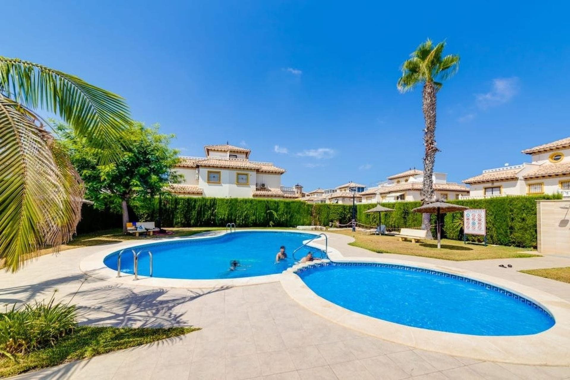 Discover this charming duplex located in the highly sought-after area of Lomas de Cabo Roig, in Orihuela Costa — a privileged location perfect for enjoying the Mediterranean lifestyle all year round.The property offers a built area of 80 m² and sits on a 100 m² plot, providing the perfect balance between indoor comfort and outdoor space. It features 2 spacious double bedrooms and 2 full bathrooms, and is presented in excellent condition, ready to move into.Its southwest orientation ensures abundant natural light throughout the day, creating a bright and welcoming atmosphere in every room. The fully equipped American-style kitchen integrates seamlessly with the living area, offering both functionality and a modern open-plan design.Outside, you can enjoy a 5 m² private terrace and access to a beautiful communal swimming pool surrounded by lush landscaped gardens, ideal for relaxing and enjoying the sunshine. The property also includes private parking and 2 storage rooms, adding valuable convenience and extra space.As an added bonus, the sale includes a small beach-friendly car, perfect for getting around comfortably and reaching the coast.The location is unbeatable: just 3 km from the Mediterranean Sea and well connected by nearby public transport. Within minutes you will find shopping centres, schools, and all essential services. The prestigious golf courses of Campoamor and Las Ramblas are also just a short drive away, making it ideal for golf lovers.Additional details:* Community fees: €500 / year<br />* Local property tax (I. B. I. ): €370 / year<br />* Electric water heater<br />* Electric heating<br />* Open and unobstructed viewsWell maintained and ready to move into, this property is ideal as a permanent residence, holiday home, or investment opportunity.Don’t miss this unique chance to enjoy a cozy home in one of the most desirable areas of the Costa Blanca.