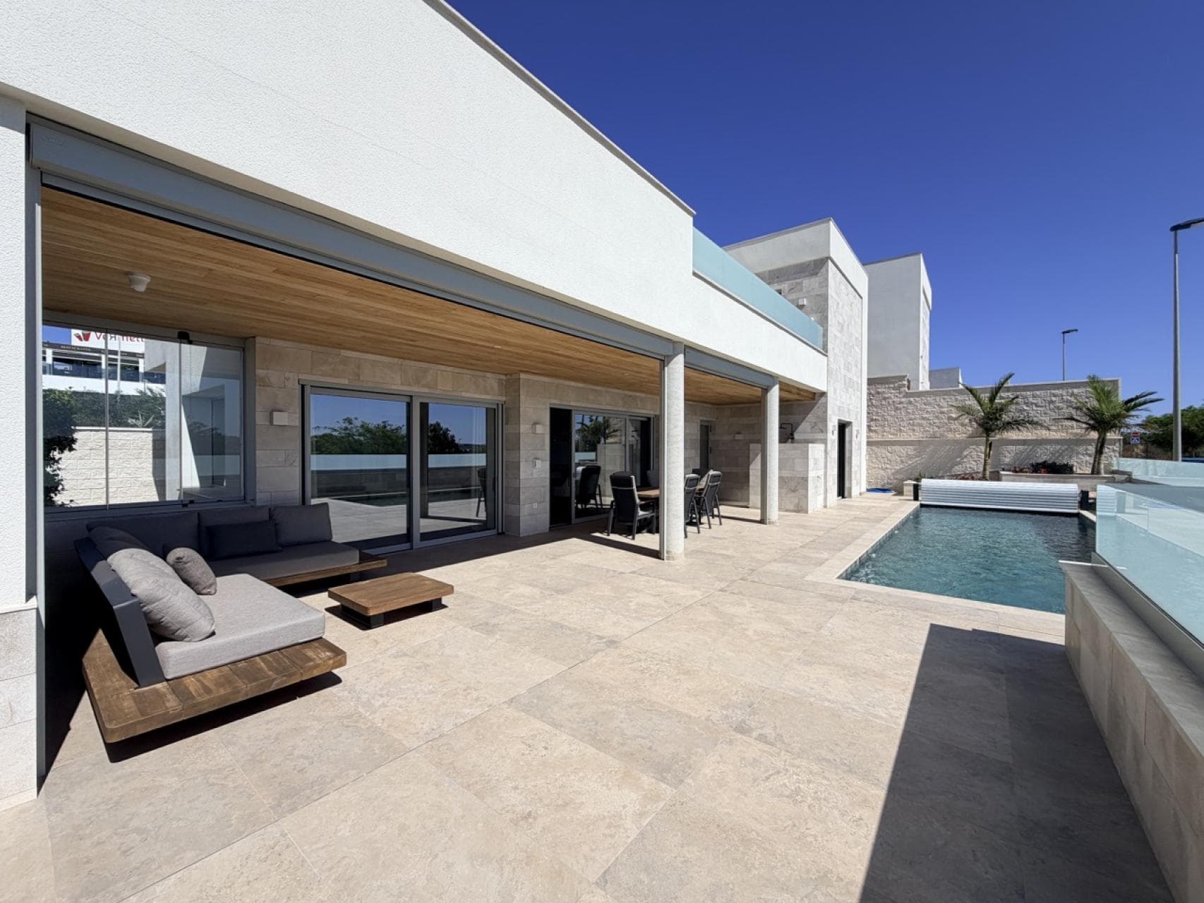 Luxury villa – 260 m² built + 295 m² finished basement. Ready for 2023.Northern European construction quality on the Mediterranean coast. Located in a quiet area, just 100 meters from all amenities.Unique features. Built in 2023, fully customized. 295 m² finished basement, damp-free. Schüco windows (Germany) that disappear into the wall. No thermal bridges, exceptional insulation. Saltwater pool with epoxy grout.Layout. Ground floor: living-dining room with open kitchen and island, guest toilet, one en-suite bedroom with access to the pool. First floor: three en-suite bedrooms, each with its own bathroom, and a large solarium with views. 295 m² basement: garage and finished living area with built-in wardrobes, underfloor heating, and windows, damp-free.Technical installations by Nifalo, with invoices available. Vaillant underfloor heating, Vaillant Arotherm heat pump, three solar collectors, solar panels with Solis inverter, Zehnder ventilation with heat recovery, Mitsubishi air conditioning in all rooms, and a water purification system. After-sales support for system commissioning is included.Construction quality not found in 95% of Spanish homes. Facade with 120mm PIR insulation and sealed joints. Roof with 140mm PIR insulation installed in a staggered pattern and tested underwater. Terraces above the basement insulated with 70mm PIR and a hardwood African wood roof with automatic awnings. Schüco windows with automatic blinds.Location: Amenities 100 meters away, beach 15 minutes away, golf course 3 kilometers away, Alicante airport 40 minutes away.A complete technical dossier is available in several languages, with photographs, construction videos, and invoices from Nifalo.Ideal as a primary family residence, luxury holiday retreat, or high-end investment. A unique opportunity in the market. Homes like this are not built in Spain.