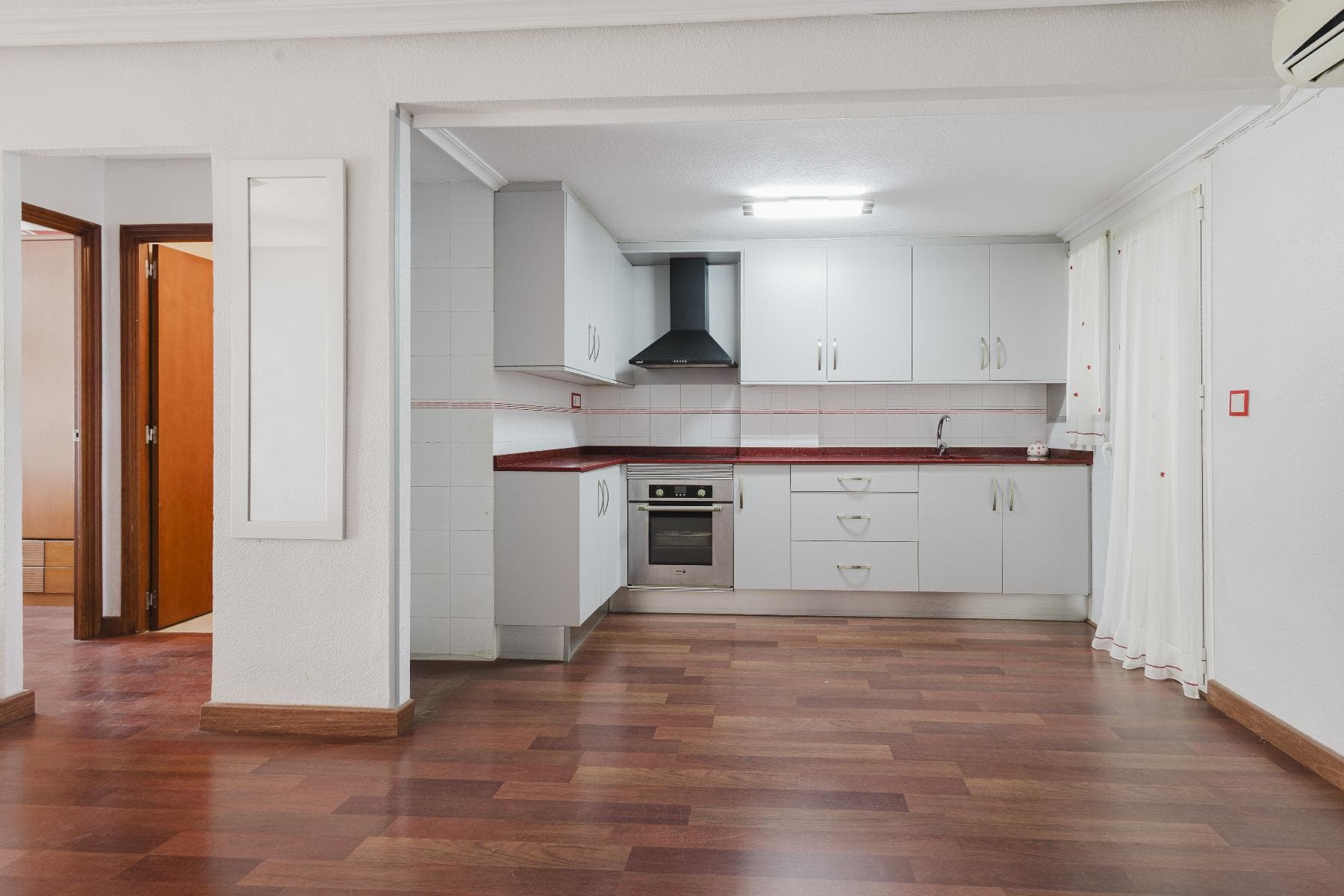 Living by the sea with everything within easy reach is possible in this spacious 75 m² apartment located in Torrevieja, just 100 m from Acequión Beach. Its south-facing orientation ensures natural light throughout the day, creating a warm and welcoming atmosphere ideal both as a permanent residence and for enjoying seasons on the coast.The property is in good condition and is sold furnished and equipped, ready to move into. Its open-plan kitchen connects to the living area, creating a comfortable and functional space for sharing moments. The sea views provide that added value that transforms everyday life into an authentic Mediterranean experience.Key Features 75 m² built area 3 bedrooms 2 bathrooms South-facing Sea views Open-plan kitchen Furnished and equipped 100 m from the beach Close to shops and servicesLocated in a well-established area with supermarkets, restaurants, bars, pharmacies, shopping centres and parks just steps away, it offers a practical lifestyle without the need for a car. AlicanteElche Airport is approximately 40 minutes away, providing easy national and international connections.An ideal opportunity to enjoy coastal living with space and comfort.Contact us today and schedule your visit