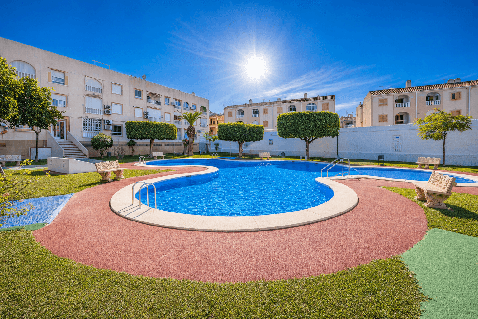 Live the Mediterranean lifestyle in comfort in this cosy 67 m² apartment located in one of the most practical and sought-after areas of Torrevieja. Its south-facing orientation ensures abundant natural light throughout the day, creating a warm and welcoming atmosphere in every room. The property features 2 bedrooms, 1 bathroom and a French-style kitchen, as well as a pleasant 5 m² terrace, perfect for sunny breakfasts or relaxing moments outdoors.Situated just 250 metres from the sea and surrounded by all essential services bars, restaurants, supermarkets, pharmacies, shopping centres and leisure areas it offers a comfortable lifestyle both as a permanent residence and as a holiday home. The residential complex includes a communal swimming pool, and the apartment is sold fully furnished and equipped, ready to move into.Main Features 67 m² built area 2 bedrooms 1 bathroom South-facing orientation 5 m² terrace Communal swimming pool 250 m from the beach Furnished and with appliances Close to shops and services Year of construction 1995 Price €139,990IBI 267,89 €COMUNIDAD c 91,76 € trimestralIn addition, the apartment is located approximately 45 km (around 40 minutes) from Alicante-Elche Miguel Hernández Airport, providing easy national and international connections.Request information today and discover your new home by the sea