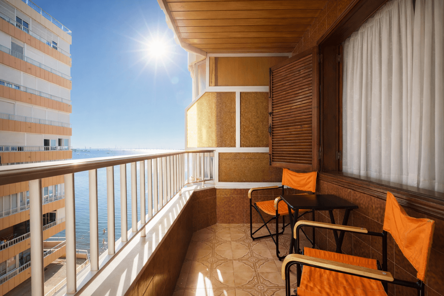 Discover this spacious and bright fifth-floor apartment in Playa del Acequión, Torrevieja, ideal both as a permanent residence and a holiday investment.With 100 m² built, this property stands out for its comfort, prime frontline beachfront location, and spectacular sea views. Built in 1980 and in good condition, it is sold furnished and ready to move into.Its northeast orientation ensures a pleasant temperature throughout the year.Key features100 m² built area3 spacious bedrooms2 full bathrooms15 m² terraceSeparate kitchenNortheast orientationSea viewsFrontline beachfrontPrivate beach accessCommunal swimming poolLiftFurnishedProperty tax (IBI) €306 / Community fees €420 per yearAdditionally, it is surrounded by shops, pharmacies, shopping centers, bars, and restaurants, ensuring excellent quality of life and daily convenience.A unique opportunity to enjoy the Mediterranean lifestyle with more than 300 days of sunshine per year.