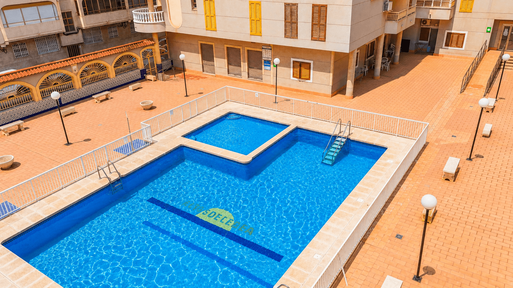 Bright penthouse with a glazed terrace and swimming pool, just 250 metres from Acequión Beach Discover this cosy penthouse in Torrevieja Playa del Acequión, an ideal home both for year-round living and for enjoying your holidays by the sea. Its 68 m², south-east facing aspect and 8 m² glazed terrace offer comfortable, bright spaces that are perfect for making the most of the Mediterranean climate all year round.In good condition and fully furnished, this penthouse stands out for its excellent location, surrounded by bars, restaurants, supermarkets, pharmacies, parks and shopping centres, with all amenities within easy reach. It also features a communal swimming pool and garage, adding to its comfort and quality of life. 68 m² of floor space 2 bedrooms 1 bathroom Separate kitchen 8 m² glazed terrace Communal swimming pool Garage South-east facing 250 metres from the seaProperty tax €270Service charge €310 per yearAlicante Airport is approximately a 45-minute drive away, facilitating domestic and international connections. Contact us today and book your viewing before it sells.