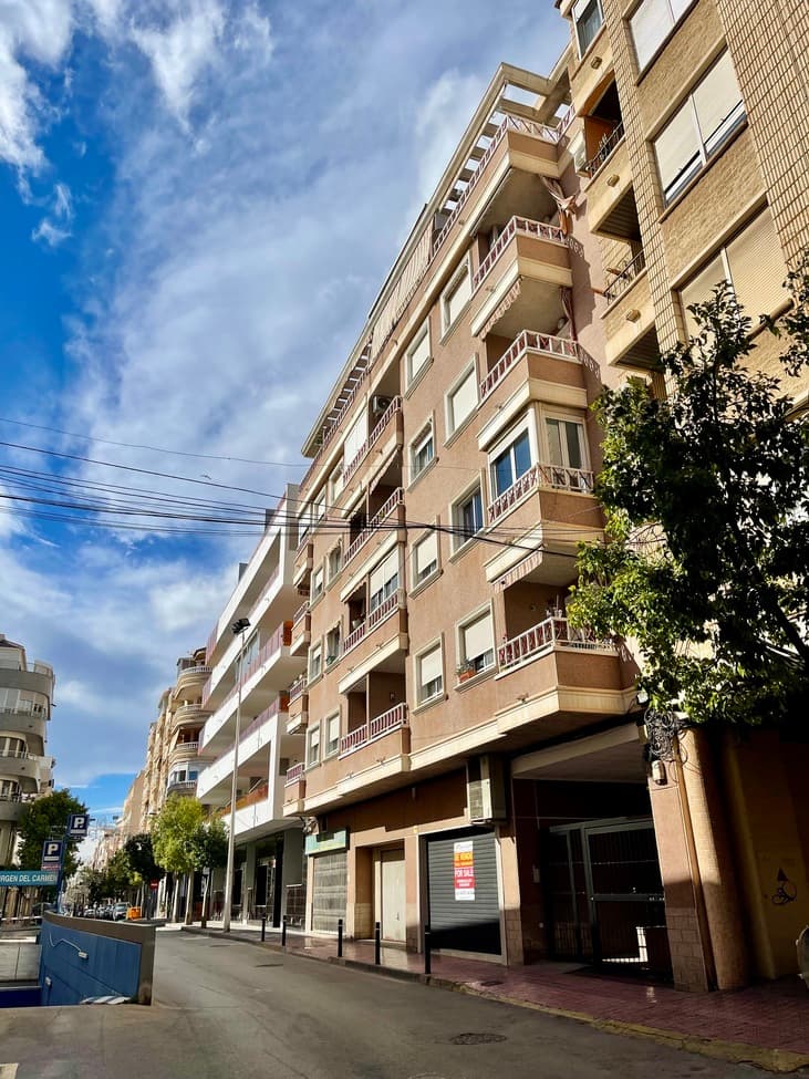 DESCRIPTIONSouth‑Facing Penthouse with Terrace, Garage & Storage in the Heart of TorreviejaA fantastic opportunity to acquire a bright and spacious penthouse in one of the most sought‑after areas of Torrevieja — the Natural Pools zone.Located on the main avenue, Calle Ramón Gallud 141–143, and less than 300 meters from the sea, this property stands out for its unbeatable location, abundant natural light.Surrounded by all essential services — supermarkets, restaurants, pharmacies, leisure areas — and just steps from the Natural Pools, the Maritime Promenade, Playa del Cura, and the Marina, this home is ideal as a permanent residence, a holiday getaway, or a high‑yield rental investment.Why This Property Stands OutSouth orientation, ensuring maximum sunlight and comfort throughout the year.Quiet, well‑maintained community of owners.Total built area of 119 m², including a 15 m² south‑facing terrace.Less than 400 m from the natural pools and seafront.Private parking and storage room included.Interior Layout3 bedrooms 2 full bathrooms (one en suite) Bright and spacious living‑dining room. Independent, fully equipped kitchen Fantastic 15 m² south‑facing terrace, perfect for relaxing, dining outdoors, or enjoying the Mediterranean climate large storage room ideal for bicycles, beach equipment, and personal belongings. Access to a communal roof terrace with stunning sea views.Building & Features5th floor, exterior Lift Adapted outdoor access for people with reduced mobility Air conditioningParking & StoragePrivate parking and storage included.Option to purchase without the parking space, reducing the price by €5,000.Public parking located directly opposite the building.Annual CostsCommunity fees: €612.60 per year Property tax (IBI): Apartment: €365.28 per year Storage room: €7.65 per year Garage: €22.50 per year