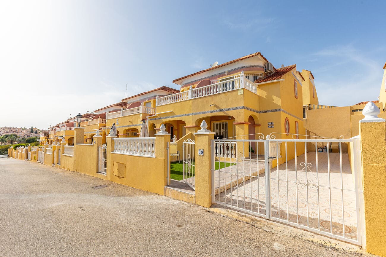 Charming Townhouse for Sale in Villamartín – Las Filipinas, Orihuela Costa<br />We present to you this lovely townhouse located in one of the most sought-after and peaceful areas of the Costa Blanca South. A perfect property for year-round living or as a holiday home near the sea.With a total built area of 76 m², this home is spread over two levels and features:� 2 bedrooms with built-in wardrobes<br />� 2 full bathrooms<br />� Bright and comfortable living-dining room<br />� Well-distributed kitchen<br />� Balcony with pleasant views<br />� Private parking space included in the priceThe property is in good condition and ready to move into. It benefits from an excellent south-east orientation, allowing for plenty of natural light throughout the day.Located in a private residential complex, it offers access to a communal swimming pool and well-maintained garden areas, perfect for relaxing or enjoying with family.� Prime Location: Set in Villamartín – Las Filipinas, an area in continuous development with all amenities nearby – supermarkets, restaurants, golf courses, shopping centres, and just a short drive from the beautiful beaches of Orihuela Costa.