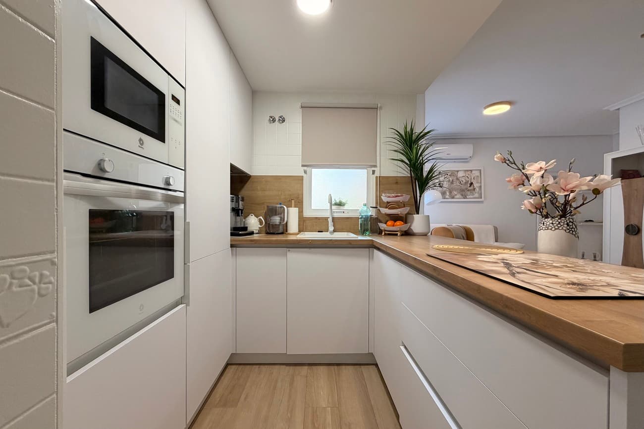 SPACIOUS AND VERY BRIGHT APARTMENT FULLY RENOVATED IN 2025, LOCATED AT PLAZA DE CALVARIO IN TORREVIEJA, RIGHT NEXT TO PARQUE DE LAS NACIONES. ✨ KEY FEATURES OF THE PROPERTY:Built area: 84.10 M²3 bedrooms, 2 bathrooms – one main bathroom and one en suite2 balconiesfirst floor with liftfully renovated in 2025 ‼️ READY TO MOVE IN IMMEDIATELY!The apartment is sold fully furnished (excluding the TV, washing machine, dryer and the orange armchair) ✅ EQUIPMENT:fridge, oven, microwave, extractor hood, ceramic hobair conditioning in the living room and the master bedroom ✅ LAYOUT AND STANDARD:living room with an open-plan kithen and access to a balconyU-shaped kithen, fully equippedmaster bedroom with en suite bathroom and private balconytwo additional bedrooms, one currently used as a dressing room / home officesecond, independent bathroombright, cohesive finishes in a modern style ☀️ BALCONIES AND ORIENTATION:balcony in the living room and the master bedroom with east-facing orientation – morning sunnatural light and pleasent indoor climate throughout the day ✅ LOCATION – TORREVIEJA, PLAZA DE CALVARIO:➡️ 5 minutes’ walk to Parque de las Naciones➡️ 10 minutes’ walk to the city centre➡️ 20–25 minutes’ walk to the promenade and Playa Del Cura➡️ 18 minutes on foot / 5 minutes by car to Habaneras Shopping Centre➡️ Quick access to the N-332 road and AP-7 motorway➡️ shops, restaurants, services and bus stop nearby  CONTACT US FOR MORE INFORMATION OR TO ARRANGE A VIEWING.