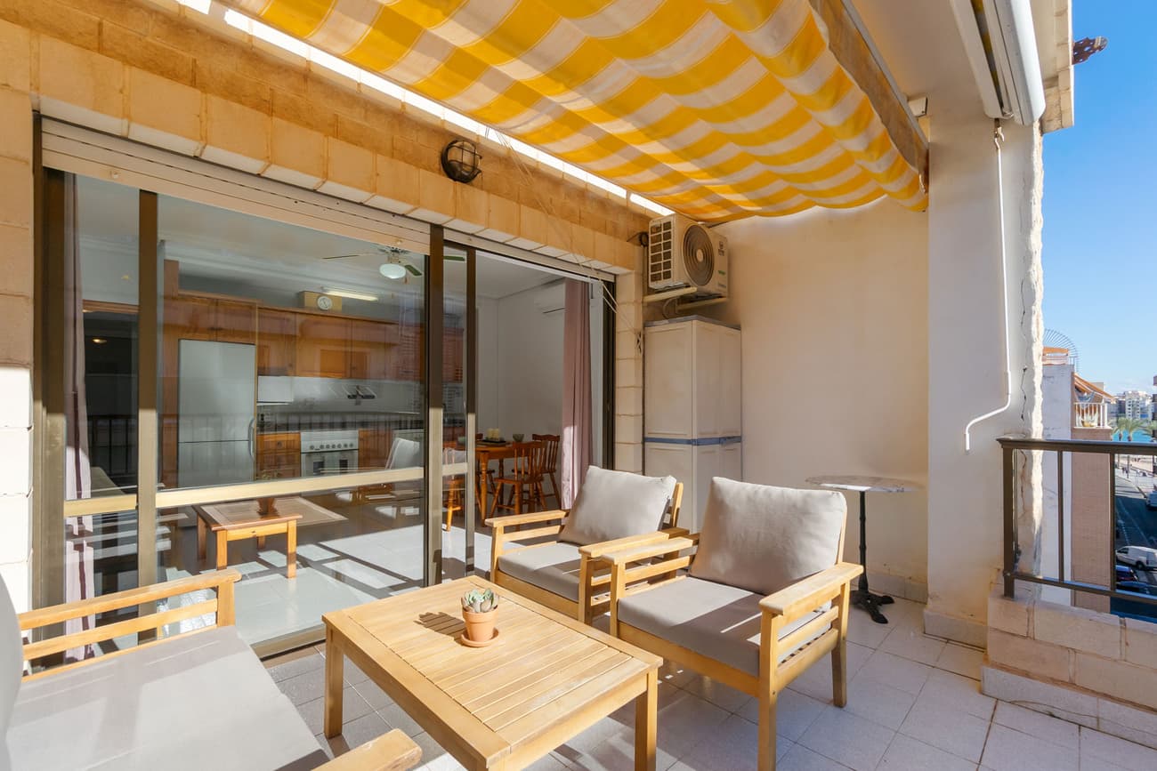 Great apartment with a large terrace, good sun conditions and a perfect location on the beach promenade in Torrevieja.Contents:This nice apartment of 55 m2 is located on the 4th floor of the block.There is a large wide hallway, 2 spacious bedrooms, a beautiful bathroom and a living room with an open kitchen. From here there is access to the large terrace where you can look out onto Playa del Cura.The apartment is sold furnished, with white goods and air conditioning.Price: 159,000 euros + costs.Facts:Area: 55.76 m22 bedrooms1 bathroomLarge terraceWhite goodsFurnishedBuilt-in wardrobesAwningsAir conditioningElevatorSouth facingYear of construction: 1991Property tax: 237.62 euros per yearCommunity expenses: 139.31 euros per yearEnergy certificate: E/G