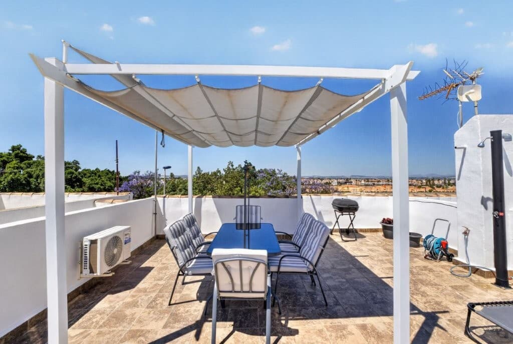 Torrevieja – Renovated sunny top-floor apartment with large rooftop terrace in popular Jardín del MarWelcome to this bright and tastefully renovated top-floor apartment in the popular Urbanización Jardín del Mar!Here, you will enjoy a charming home with a large private rooftop terrace, excellent sun exposure, and lovely views of the surrounding area and the mountains.This property is ideal as a holiday home, investment property, or for anyone looking to enjoy a comfortable lifestyle in the Spanish sunshine.LocationThe apartment is located in a well-established residential area just outside Torrevieja town centre, close to the beautiful nature reserves and salt lakes of Salinas de Torrevieja.The area offers:Walking distance to restaurants and shopsClose to the popular Friday marketNear the Scandinavian Seamen’s Church, water park, and shopping facilitiesExcellent walking and recreational areasGood bus connections to Torrevieja town centreThe popular Habaneras Shopping Centre and Carrefour are only approximately 1 km away. Here you will find a cinema, bowling alley, and a wide selection of shops and restaurants.Torrevieja town centre, the Mediterranean Sea, and Playa del Acequión beach are approximately 3 km from the property.The unique microclimate created by the nearby salt lakes makes the area highly desirable and renowned for its health benefits.The PropertyThe apartment has a built area of approximately 54.32 m² and presents itself as bright, modern, and welcoming.The property comprises:2 bedrooms1 stylish bathroom with showerOpen-plan living and dining areaModern newly renovated kitchenTerrace with pleasant views over a parkLarge private rooftop terrace with views of the surrounding area and mountainsAdditional features:Air conditioningExcellent sun exposureWhite goods includedSold unfurnishedCommunal AreasPleasant urbanisation with:Well-maintained communal swimming poolAttractive green communal areasProperty DetailsTop-floor apartmentBuilt area: approx. 54.32 m²2 bedrooms1 bathroomTerraceLarge rooftop terraceAir conditioningWhite goods includedUnfurnishedEnergy rating: E/FYear built: 2000Financial InformationPrice: €144,000 + purchase costsWhen purchasing a resale property in this region, buyers should budget approximately 9% of the purchase price for Property Transfer Tax (ITP).Additional costs include:Notary feesLand Registry feesNew water and electricity contractsAdministrative feesThese costs are typically estimated at approximately €2,000–€4,000, depending on the property.Community Fees and TaxesCommunity fees: €870 per yearProperty tax (IBI): €140 per yearRefuse collection tax: €62 per yearSummaryA beautifully renovated top-floor apartment with a large private rooftop terrace, attractive views, and an excellent location close to shopping, nature, and the town centre.Perfect for anyone looking for a bright and modern home with generous outdoor space on the Costa Blanca.Contact us today for a viewing or further information.  