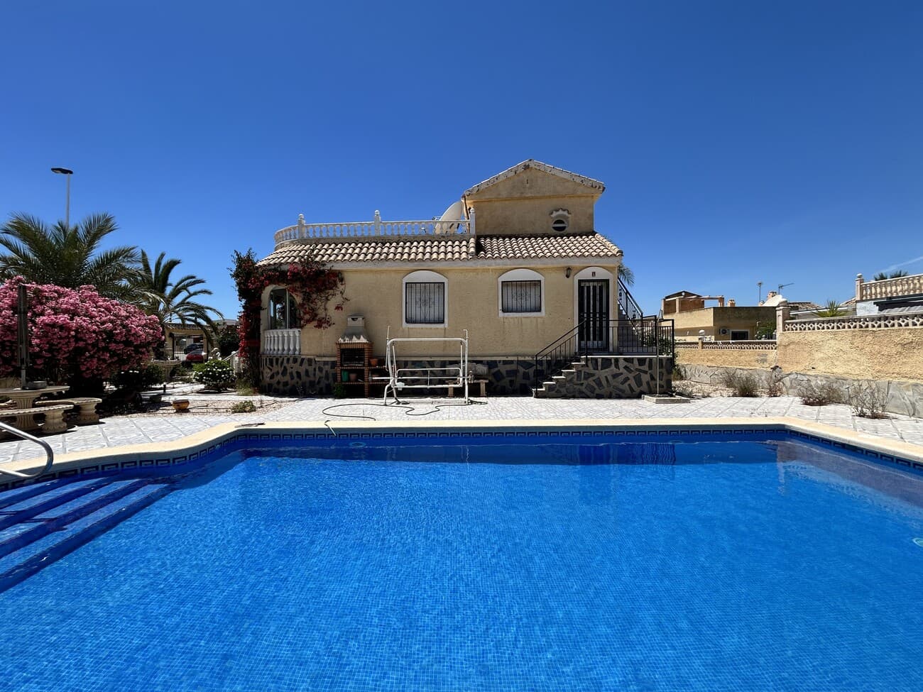 A lovely, detached corner villa with 3 bedrooms, 3 bathrooms and private swimming pool on the final phase of Camposol in Mazarron, Murcia.  The property has a wood burning fireplace, central heating, alarm system and dual air-conditioning in a few rooms plus an under-build.  Being sold fully furnished including all white goods.The property is entered via a few stairs leading into the front glazed sun terrace with ceiling fan.  The spacious lounge and dining area benefits from oil fired central heating, hot & cold air-conditioning, ceiling fans and a wood burning fireplace.  The well equipped kitchen has light pine wood upper and lower units, oven, hob and extractor fan and all other domestic electrical appliances including dishwasher.  From the kitchen door you have access to the stairs to the top box bedroom and en-suite bathroom.Three double bedrooms, all with fitted wardrobes, central heating and ceiling fans.  Two of the bedrooms are en-suite, fully tiled with shower units, bath and heating.  The master en-suite bedroom is upstairs and accessed by external stairs.  Patio doors lead out to the large solarium offering lovely views to the open countryside and mountains and has storage space.  The property also benefits from no other properties opposite and has off-road, covered parking for up to 5 vehicles.Outside, the garden is mainly gravelled; there is a lovely 10 x 8 swimming pool with a fully tiled surround and a shaded area.  The garden has many trees, plants and shrubs plus there is a 160 L water tank.  The property has a constructed area of 120 sqm and sits on a generous plot of 625 sqm.  All windows have security grills, locks and flyscreens.  You can access the full height under-build from the side of the property and there’s further storage to the side of the villa.  The property is southeast facing.  Camposol is located 15 minutes from the blue flag beaches of Puerto de Mazarron and Bolnuevo.  The new Corvera international airport is just 20 minutes away and Alicante 70 minutes.  In addition to the 18 hole golf course within Camposol, there is the Jack Nicklaus course 10 minutes away in Alhama de Murcia and many more with a 30 km radius.Camposol has a selection of shops, bars, restaurants, banks, dentists, health clinic, medical centre, cultural centre, gymnasium and petrol station.  With plenty of activities to enjoy including bingo, fitness classes and much more, now’s the time to purchase your dream home in the sun in this lovely Region.