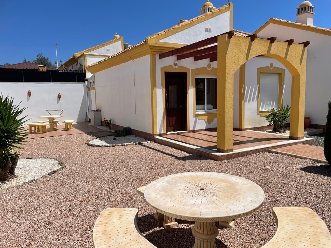 Perfect for all year round living, or a holiday home, this key ready fully furnished "Bungalow" style property is now for sale in Mazarron Country Club, Murcia. A popular well maintained urbanisation in the Costa Calida region. Close to facilities, this lovely property has 2 double bedrooms, both with fitted wardrobes, a family shower room and open plan lounge diner with a fully fitted kitchen to the rear, from which a door leads to the enclosed rear terrace, which has created an extra living area.Outside you have off road parking, and  gravelled garden to the side with outside table and seating area. This area is ample large enough to install a private pool.Located just a short walk from the community pool, restaurant, and bar, the property enjoys a prime position within this well-maintained urbanisation.Mazarrón town is only 5 minutes away for everyday amenities, while the beautiful beaches of Puerto de Mazarrón and Bolnuevo can be reached in just 10 minutes. Murcia International Airport is approximately 25 minutes away, with Alicante Airport around 70 minutes.Mazarrón Country Club is a sought-after residential community offering excellent facilities, including a large swimming pool, children’s pool, pétanque courts, and a popular bar/restaurant. With well-maintained communal areas, CCTV, and an active residents’ association, it provides a secure and welcoming environment year-round.With more photos in the coming days, register you interest now!