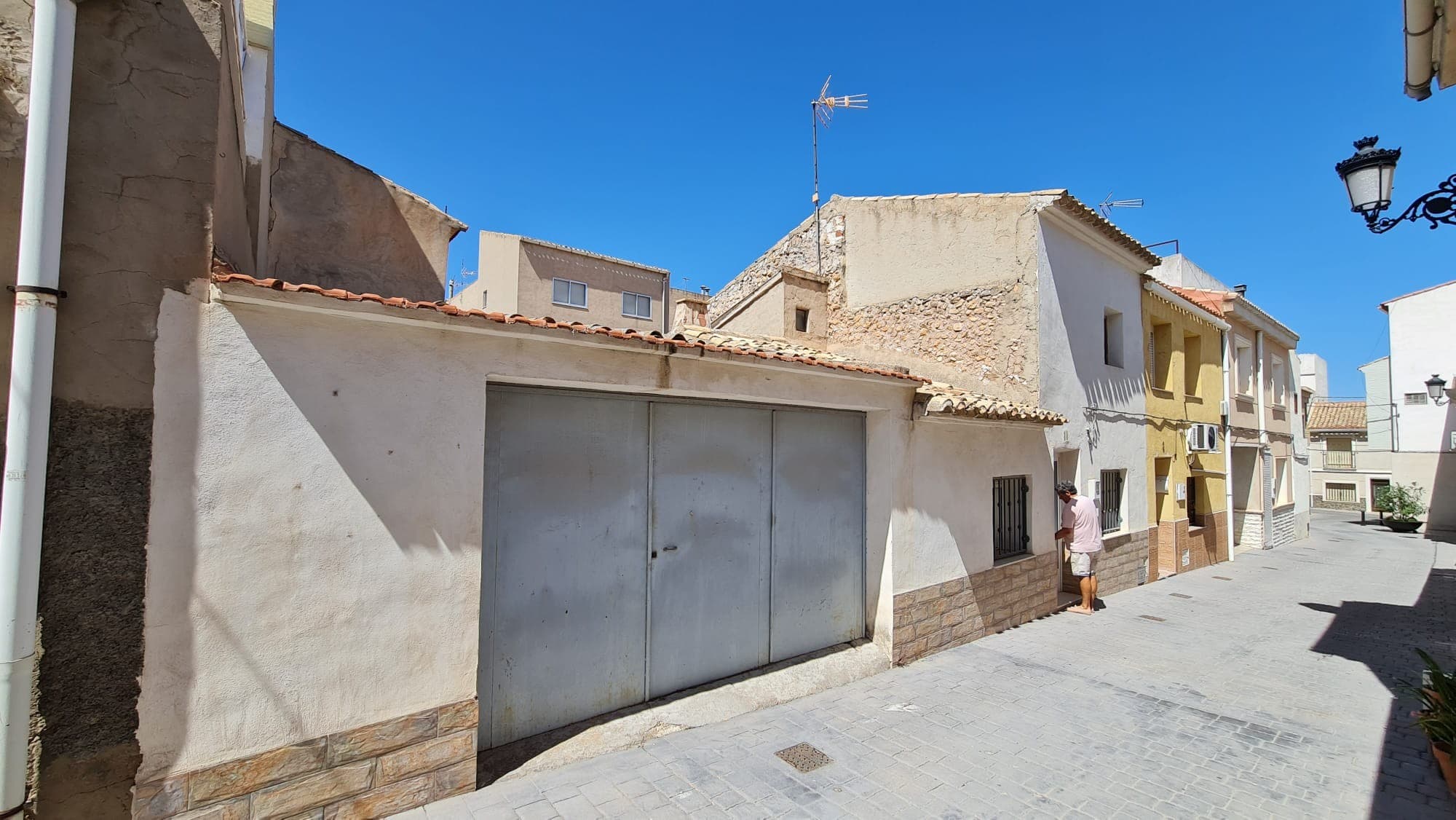 This 4-bedroom, 1-bathroom townhouse in Salinas, Alicante, offers spacious living with the potential for customization. The property features a small laundry patio and comes furnished, including white goods. Air conditioning ensures comfort throughout the year.Although mains electricity and water are currently disconnected, they are available. The upstairs area is empty, providing an excellent opportunity to create a master suite. The townhouse includes a large garage and, despite some water damage, is in good overall condition.Conveniently located within walking distance to all amenities, this townhouse is perfect for those looking to personalize their new home while enjoying the benefits of a central location.We have a large portfolio of properties in the Costa Blanca and Costa Calida areas, specialising in country properties, villas, fincas, building plots and design and build options in the Alicante and Murcia regions with a particular emphasis on Elda, Monovar, Pinoso, Sax, Villena, Aspe, Fortuna, Albacete and many more surrounding areas. We have been established since 2004 and have decades of experience between the team which we bring to bear to help you find and secure your new dream home. We help you every step of the way to make sure your purchase in Spain is safe and hassle free. We are not here to sell you a property, we are here to help you realise your dream and find what is right for you. With us you are in the safest hands. Contact us now to have a no obligation chat about how you too can realise your dreams.