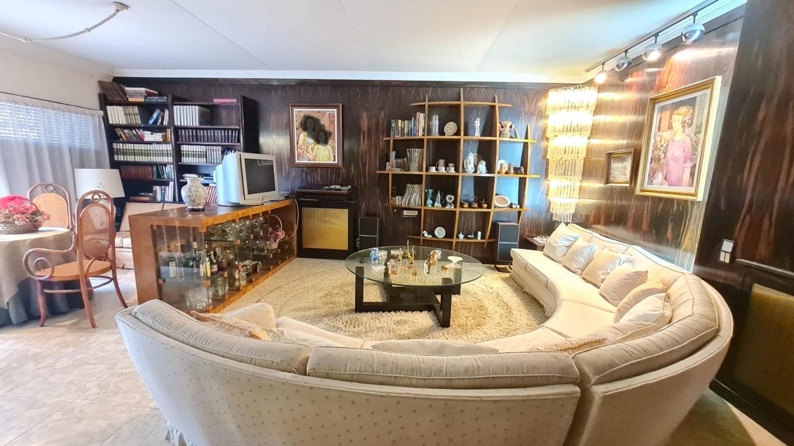 Entire Building for Sale in Elda, AlicanteThis versatile property in the heart of Elda offers multiple possibilities, whether you're looking for a private residence, a business investment, or a combination of both. The building includes a 150 m² ground floor currently used as a garage and storage but could easily be converted into a commercial space. The mezanine floor (entre suelo) offers a 40 m² office area with its own access and also a seperate stairway to the garage and storage room. The first floor has a 130 m² and offers a small patio, two bedrooms (one used as a snug), one bathroom, kitchen, utility room, large lounge with seperate dining area and a balcony.  The lounge features many original and custom furniture and design elements making it a truly unique space to relax and entertain in.  On the second floor, there are two large bathrooms and three large double bedrooms (one ensuite and another with a balcony). At the top of the building, a 130 m² rooftop terrace with a fireplace and a party room which makes the perfect space for entertaining while enjoying rooftop views of the city. Its flexible layout makes it suitable for a family home with rental opportunities, or for creating independent apartments with commercial use on the lower level. Great investment opportunity. Call us now to arrange a viewing.  About the Area Located near plaza castelaar, it is within walking distance of shops, restaurants, and bars, this property offers all the conveniences of urban living. Elda is a vibrant city known for its shoe industry, cultural events, and excellent transport links, including quick access to the A-31 highway. Alicante city and the airport are less than 30 minutes away, making it an ideal location for both living and investment purposes.We have a large portfolio of properties in the Costa Blanca and Costa Calida areas, specialising in country properties, villas, fincas, building plots and design and build options in the Alicante and Murcia regions with a particular emphasis on Elda, Monovar, Pinoso, Sax, Villena, Aspe, Fortuna, Albacete and many more surrounding areas. We have been established since 2004 and have decades of experience between the team which we bring to bear to help you find and secure your new dream home. We help you every step of the way to make sure your purchase in Spain is safe and hassle free. We are not here to sell you a property, we are here to help you realise your dream and find what is right for you. With us you are in the safest hands. Contact us now to have a no obligation chat about how you too can realise your dreams.