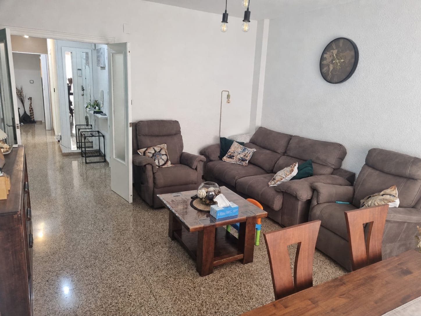 Discover this spacious and bright apartment in Pinoso, an excellent opportunity for those looking for comfort, generous living space, and a convenient location for everyday life. The property features 4 bedrooms, 1 bathroom, a living room, a separate kitchen, a utility room, and a balcony, offering a practical layout ideal for families, remote workers, or anyone needing extra space.The apartment is equipped with air conditioning and is ready to move into, allowing you to enjoy your new home from day one without the need for any renovations. Residents also have access to a communal rooftop terrace, a great place to enjoy the outdoors and the pleasant Mediterranean climate.Located on the second floor without a lift, this property stands out for its excellent location, just a short walk from supermarkets, shops, cafés, schools, and all essential services. Everything you need for daily life is within easy reach, making it a practical and comfortable place to live.About the AreaPinoso is a popular town known for its peaceful atmosphere, excellent amenities, and high quality of life. It offers a wide range of shops, restaurants, sports facilities, healthcare services, and community activities throughout the year. Surrounded by the beautiful countryside of inland Alicante, Pinoso combines the charm of a traditional Spanish town with the convenience of modern services, making it an ideal choice for both permanent living and investment.We have a large portfolio of properties in the Costa Blanca and Costa Calida areas, specialising in country properties, villas, fincas, building plots and design and build options in the Alicante and Murcia regions with a particular emphasis on Elda, Monovar, Pinoso, Sax, Villena, Aspe, Fortuna, Albacete and many more surrounding areas. We have been established since 2004 and have decades of experience between the team which we bring to bear to help you find and secure your new dream home. We help you every step of the way to make sure your purchase in Spain is safe and hassle free. We are not here to sell you a property, we are here to help you realise your dream and find what is right for you. With us you are in the safest hands. Contact us now to have a no obligation chat about how you too can realise your dreams.
