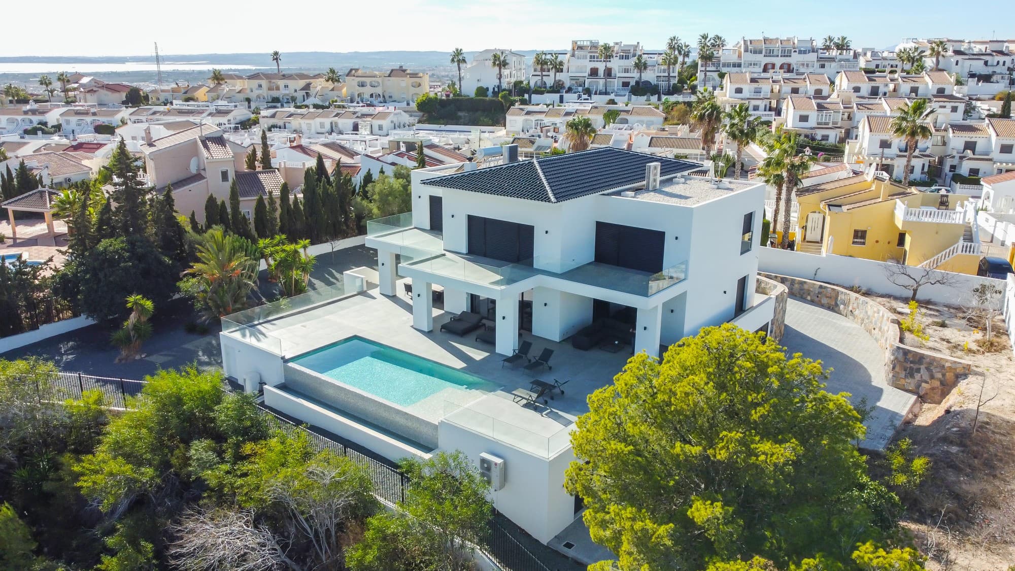 - Heated infinity pool - 40 sq.m- Elevator from the garage to the top floor- Underfloor heating throughout.- Air condition- Master bedroom with jacuzzi and .private bathroom, dressing room- Panoramic views from Santa Pola to the Mar Menor- Independent 2 bedrooms 1 bathroom .guest apartment- Fully automated security shutters- Alarm security system inside and out- High quality kitchen.- Fully furnished